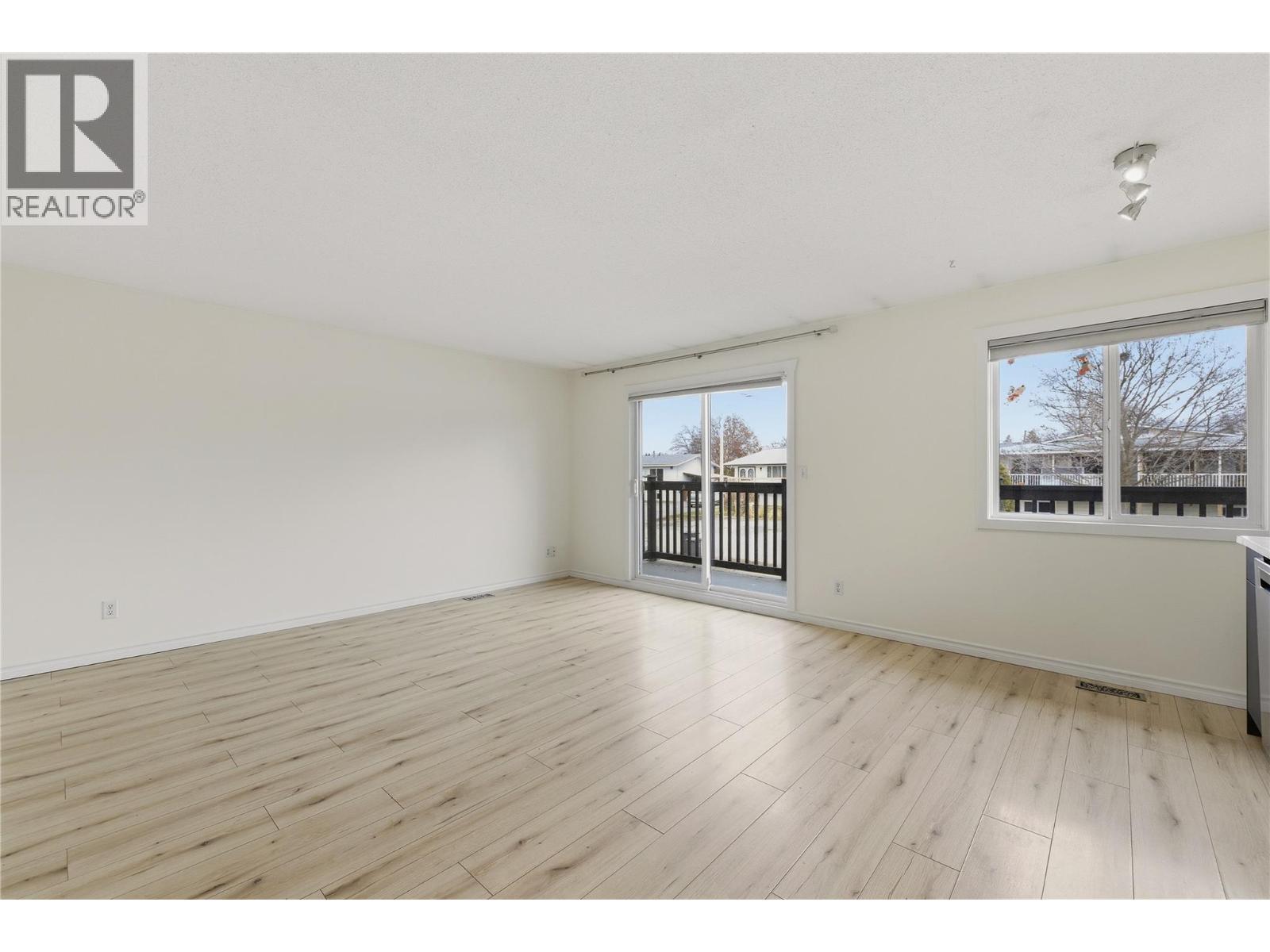 877 Tataryn Road, Kelowna