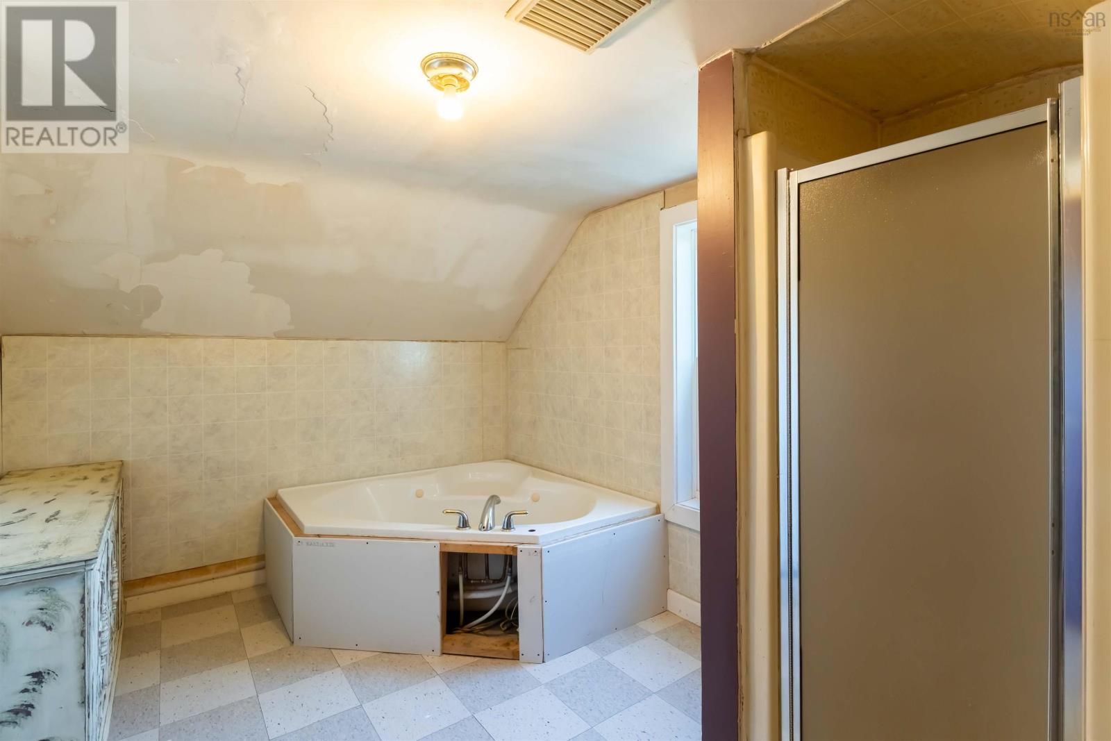 Property 23 of 44 of 736 Cambridge Road