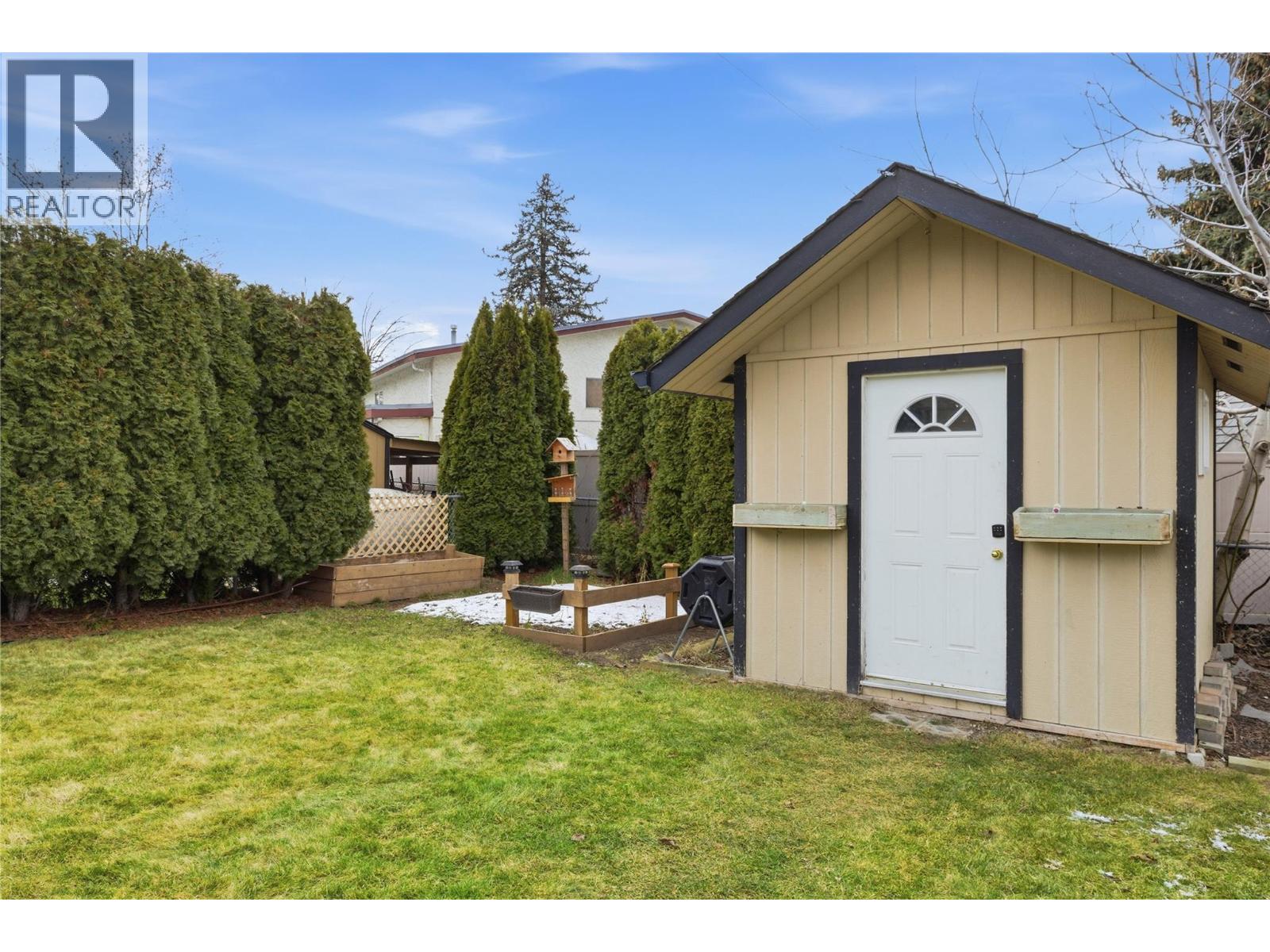877 Tataryn Road, Kelowna