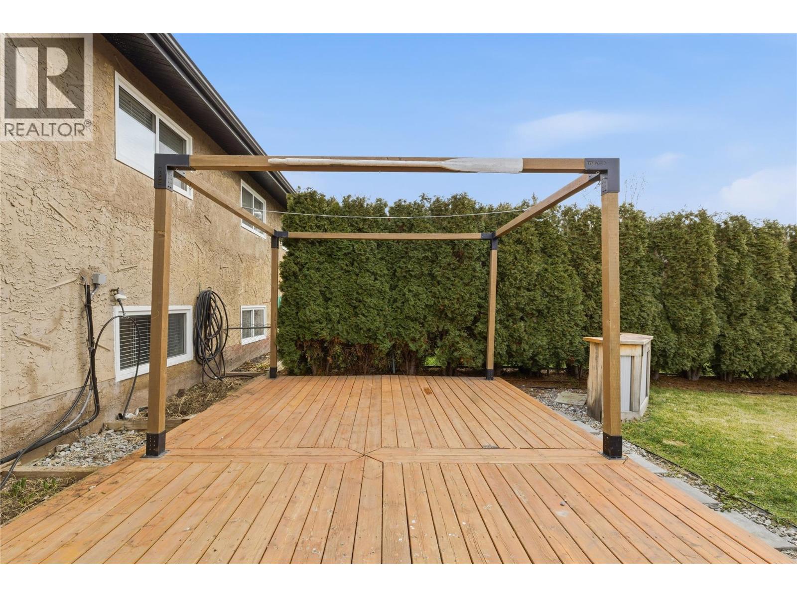 877 Tataryn Road, Kelowna