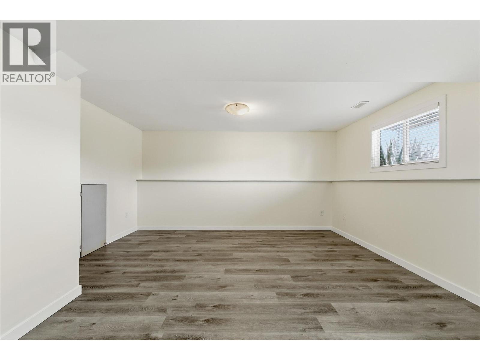 877 Tataryn Road, Kelowna