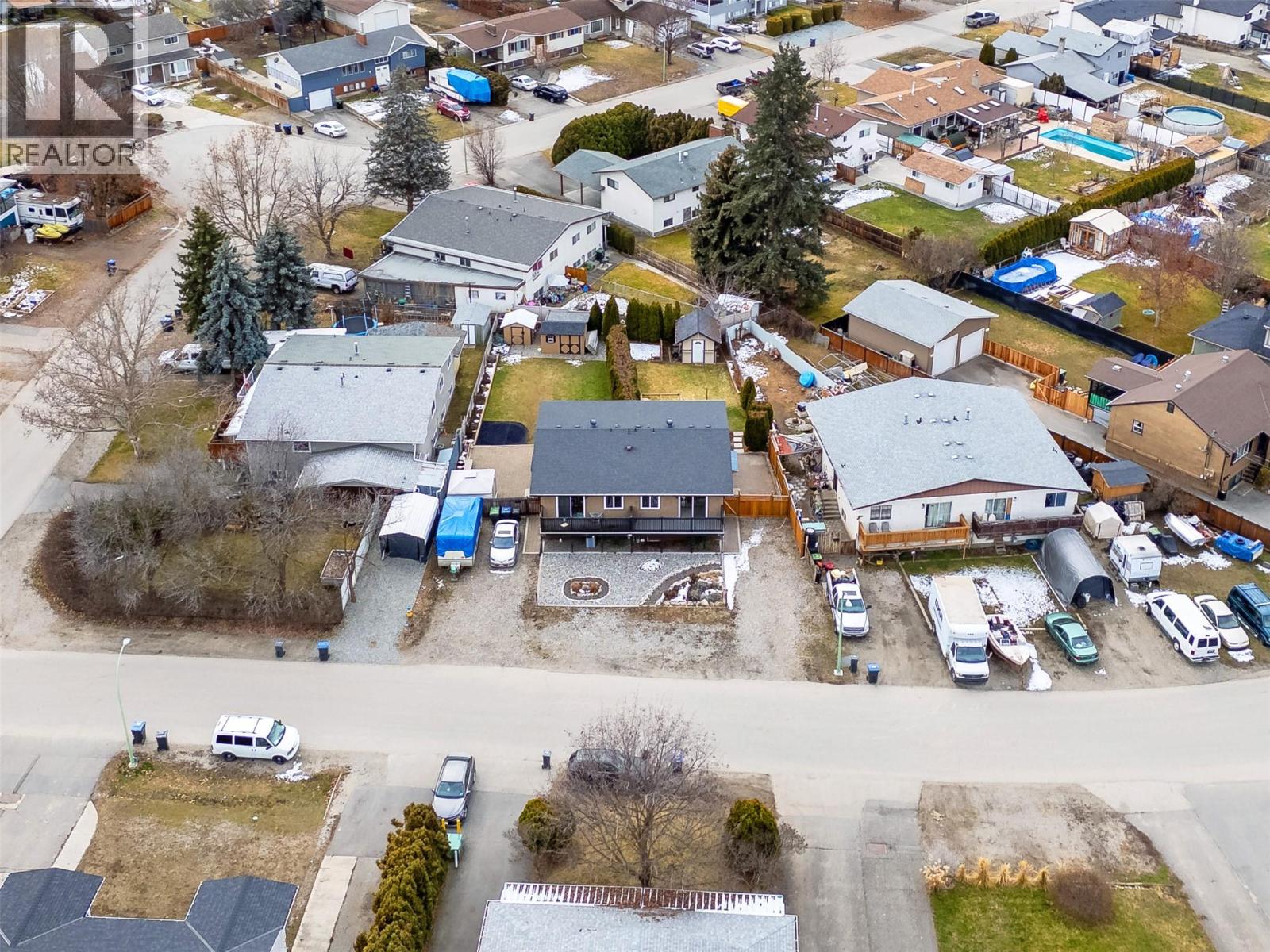 877 Tataryn Road, Kelowna