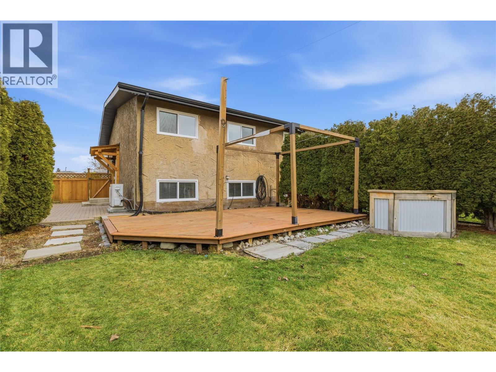 877 Tataryn Road, Kelowna