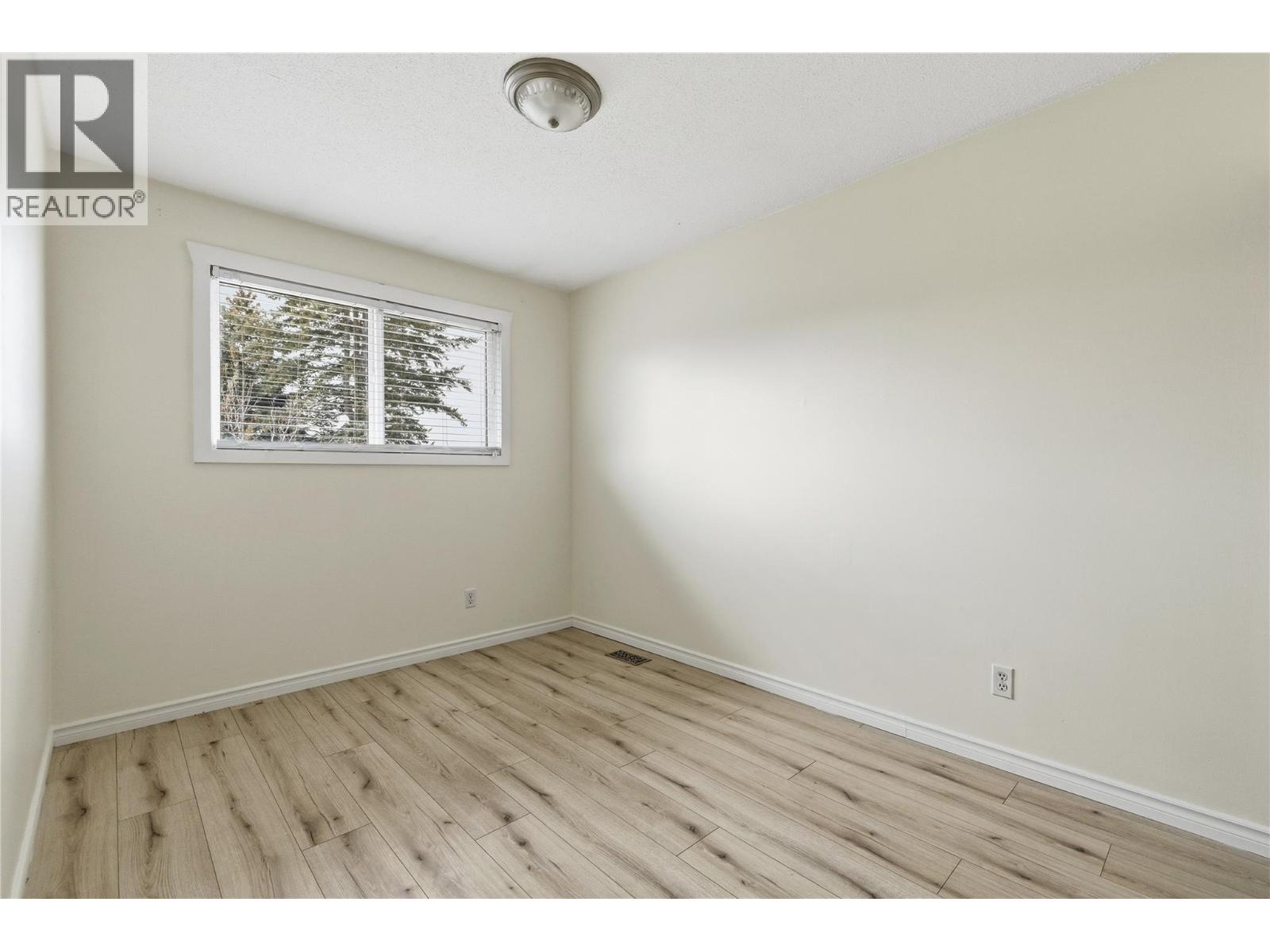 877 Tataryn Road, Kelowna