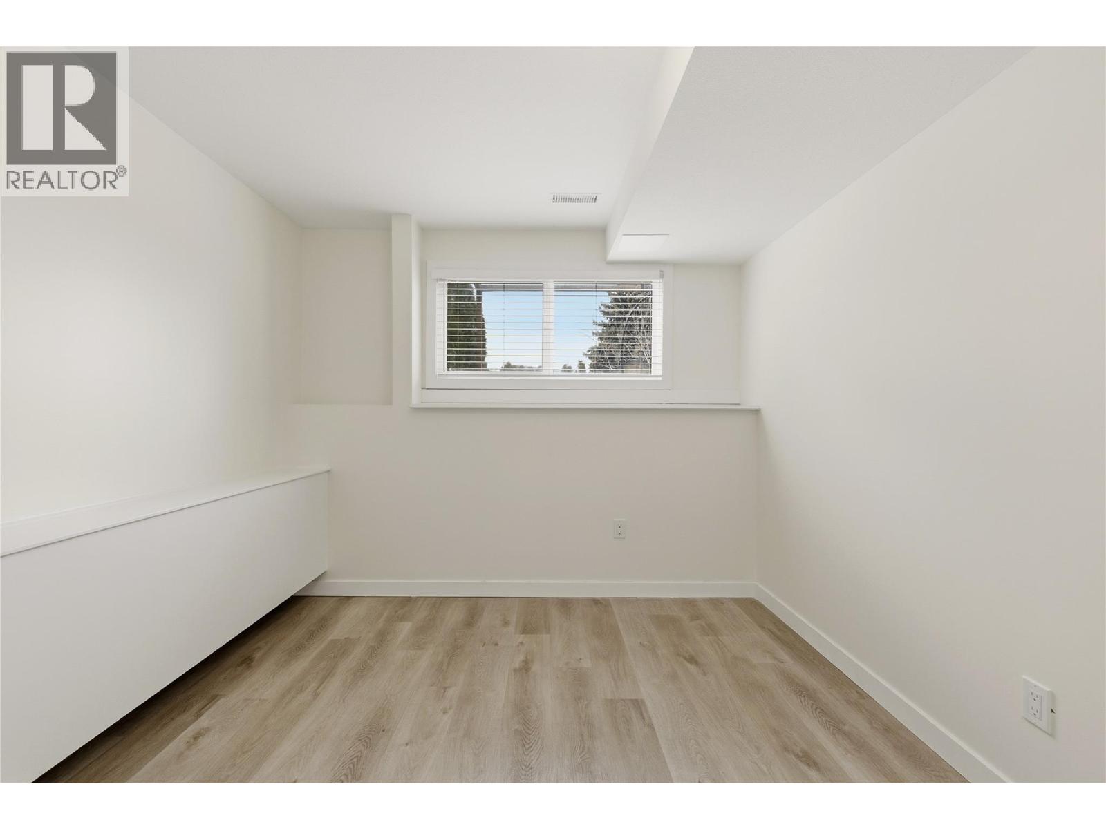 877 Tataryn Road, Kelowna