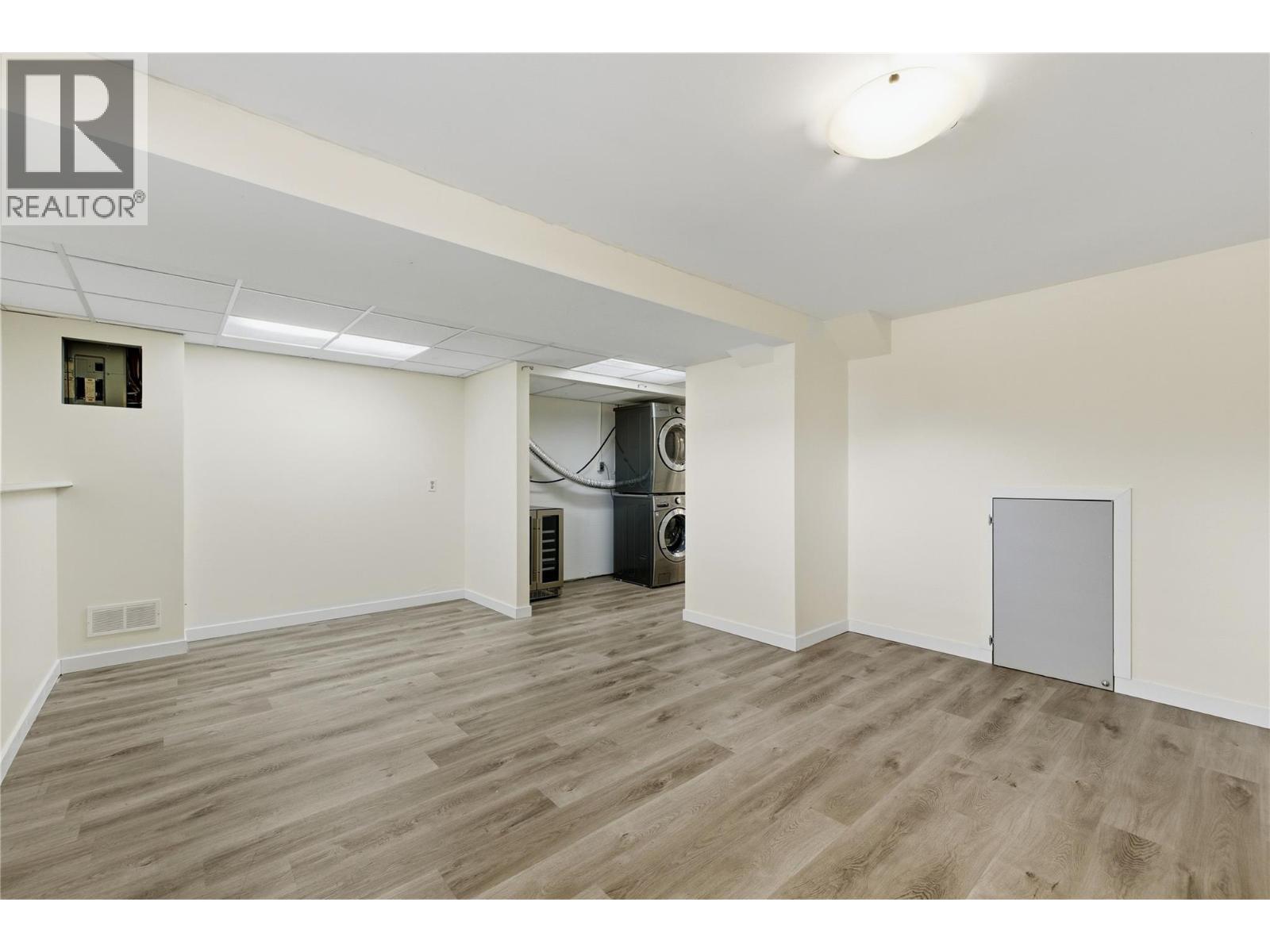 877 Tataryn Road, Kelowna