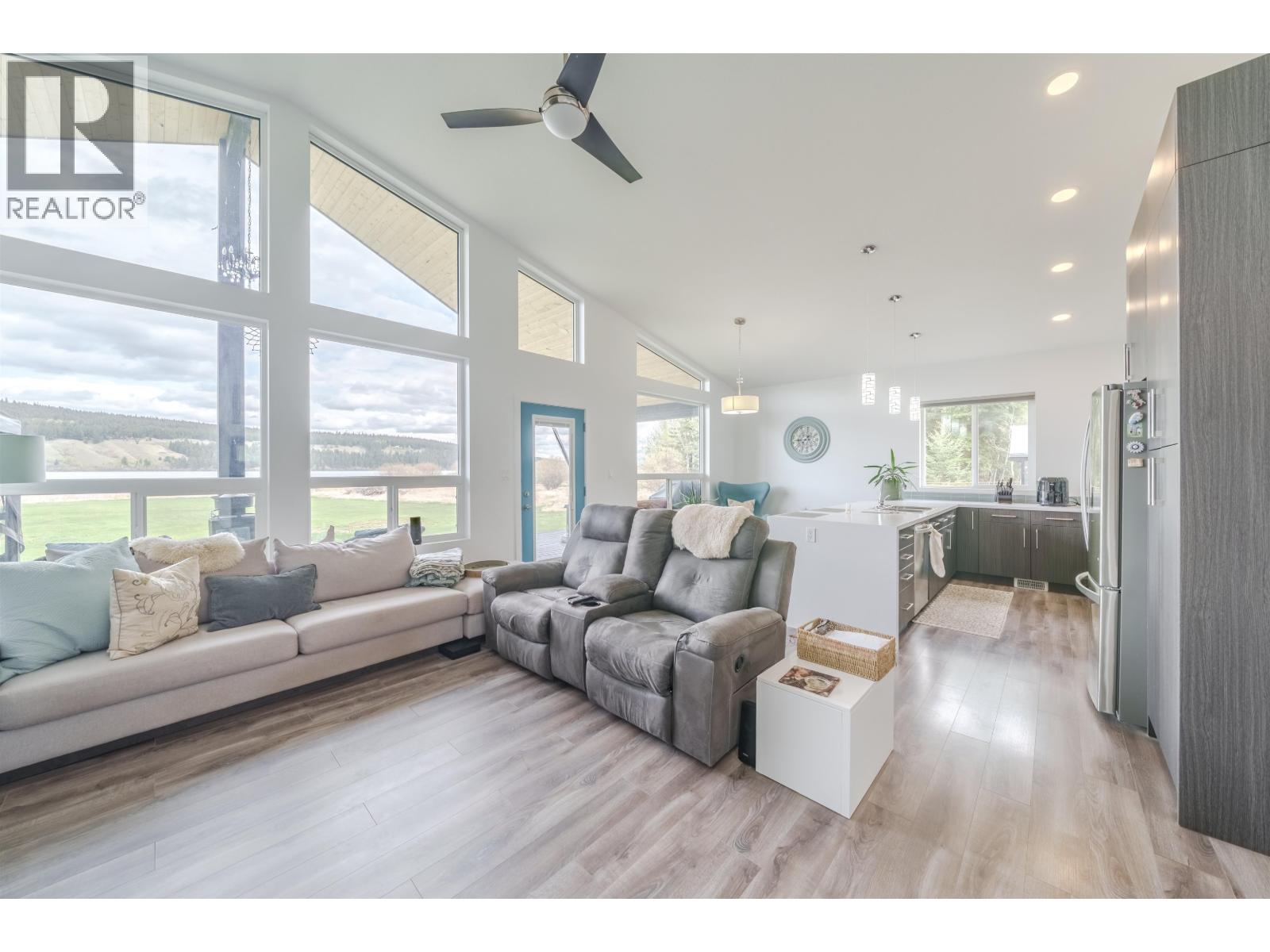 6199 HUNT ROAD - Photo 5 of 33, 100 Mile House, British Columbia