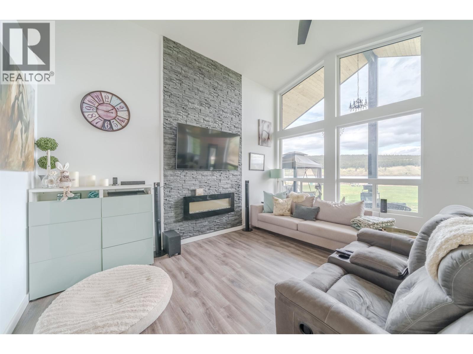 6199 HUNT ROAD - 6