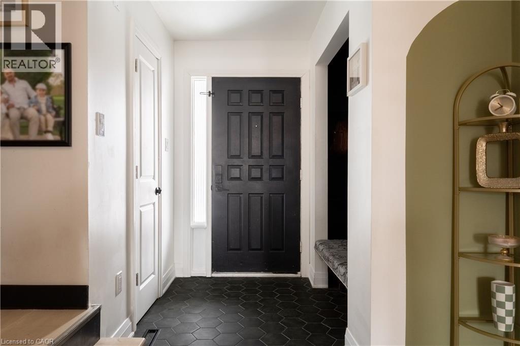 30 BUCHANAN Crescent - Photo 4 of 21, Thorold, Ontario