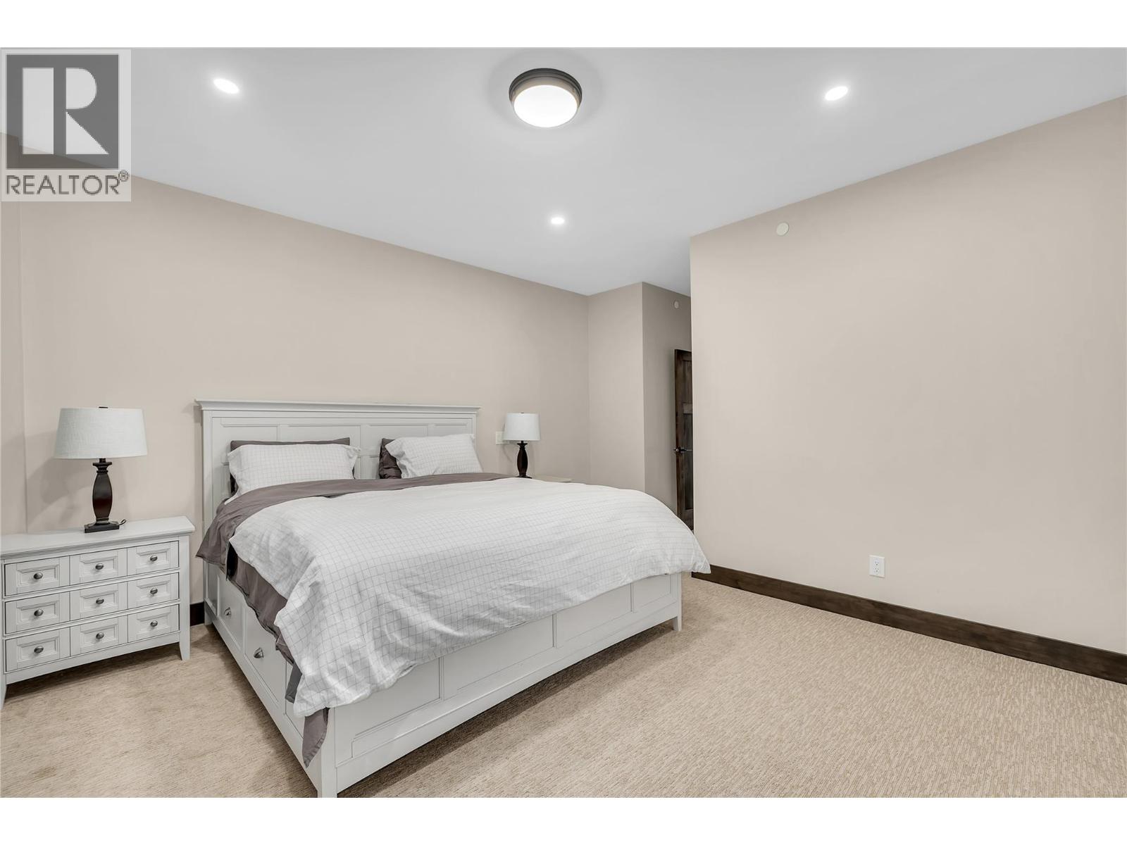 550 Feathertop Way, Big White