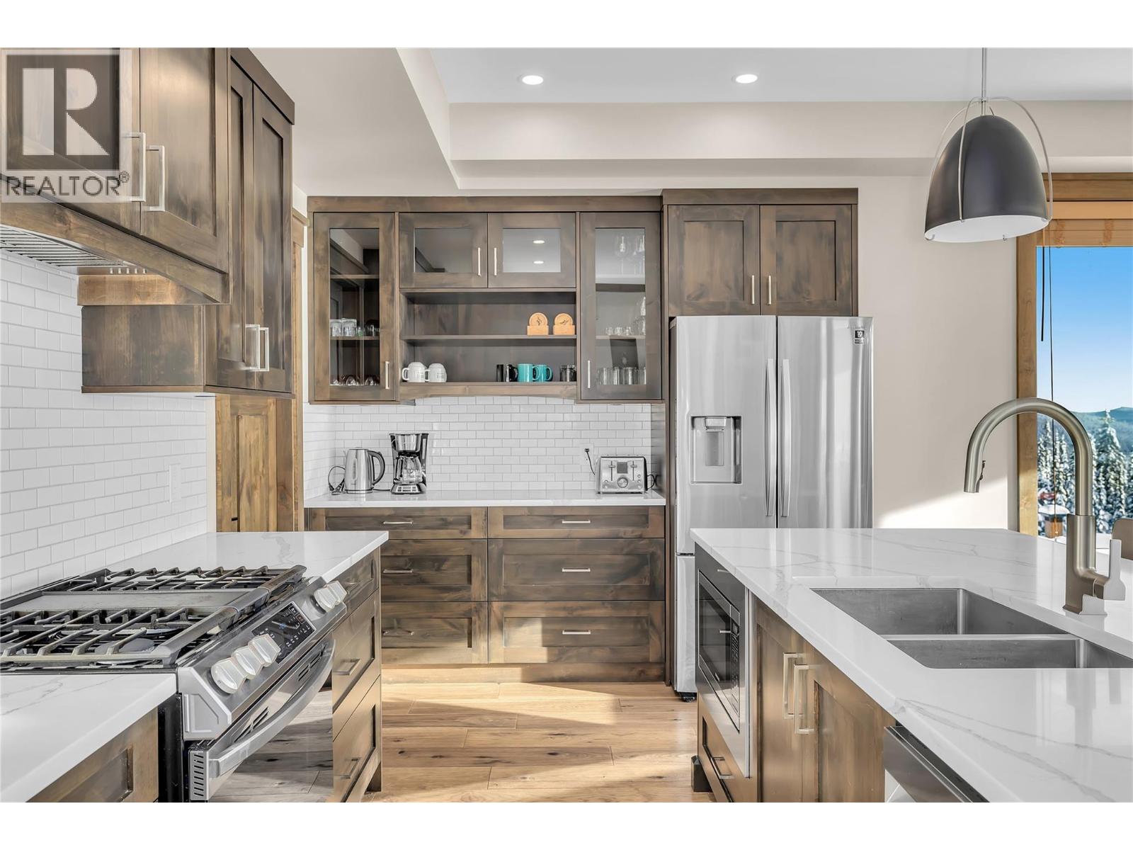 550 Feathertop Way, Big White