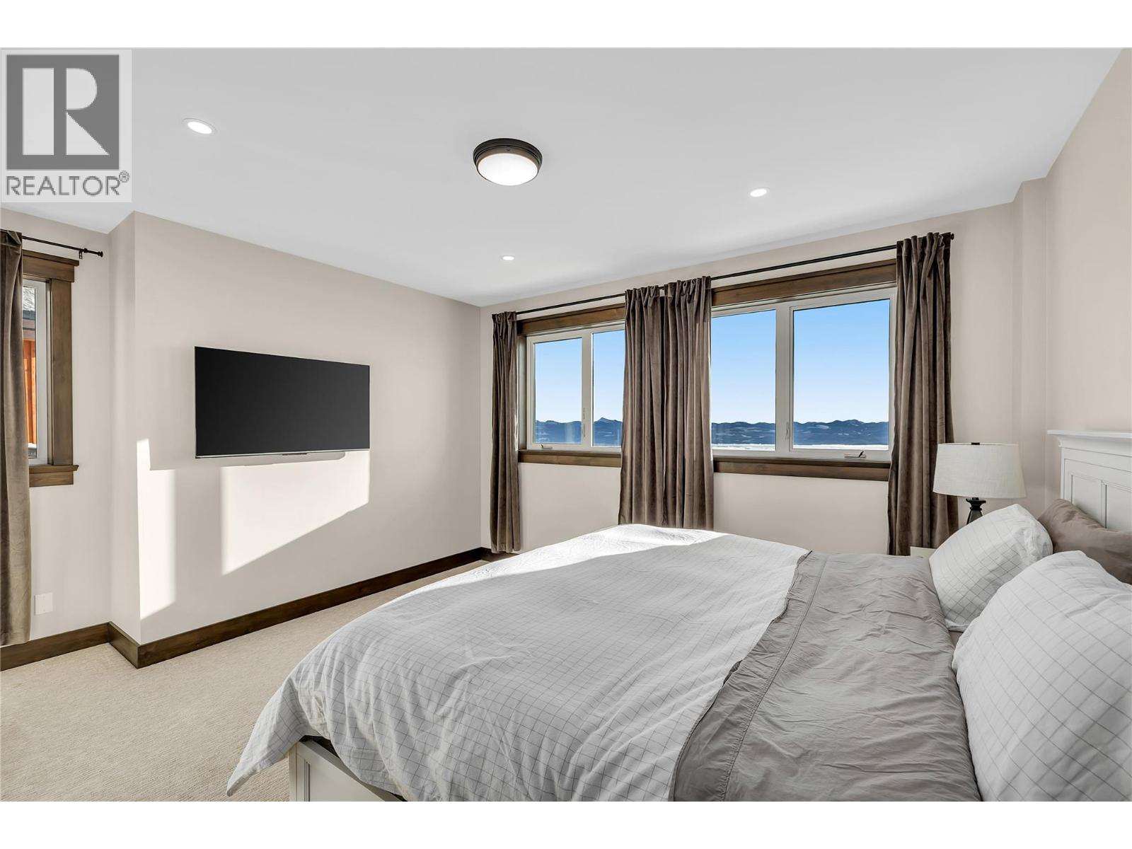 550 Feathertop Way, Big White