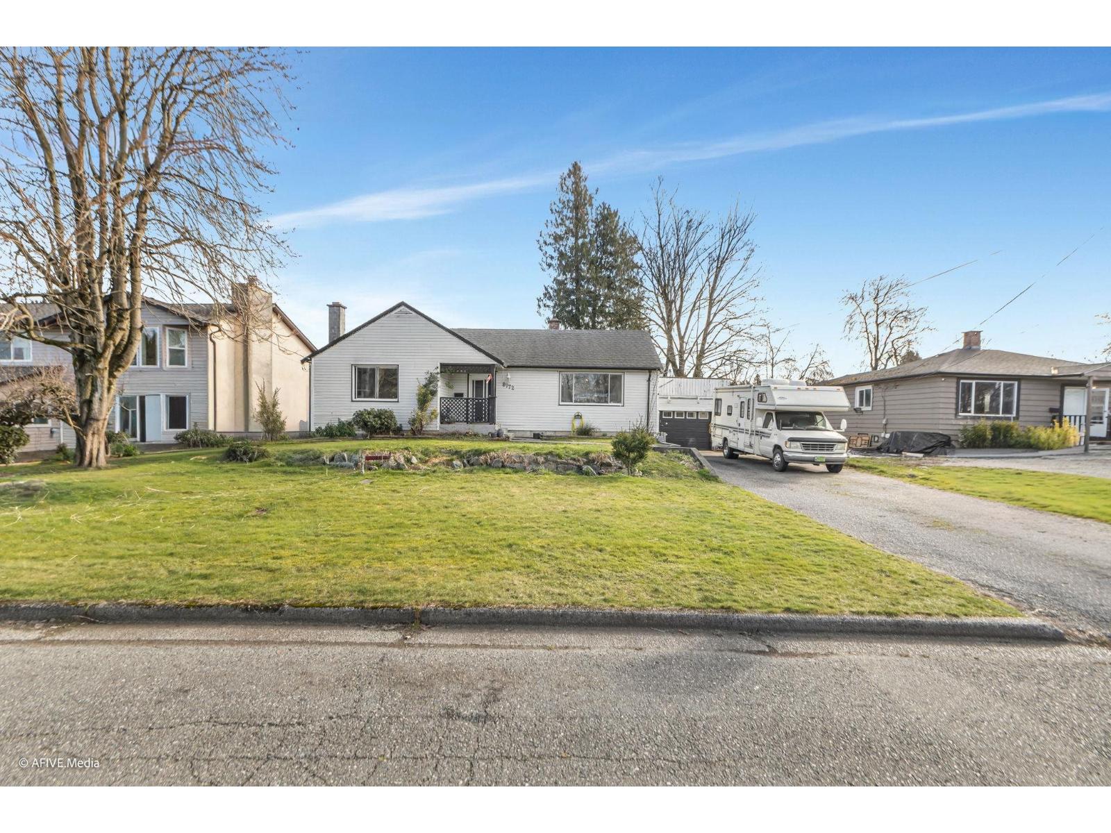 8772 BELLEVUE Drive - photo 2