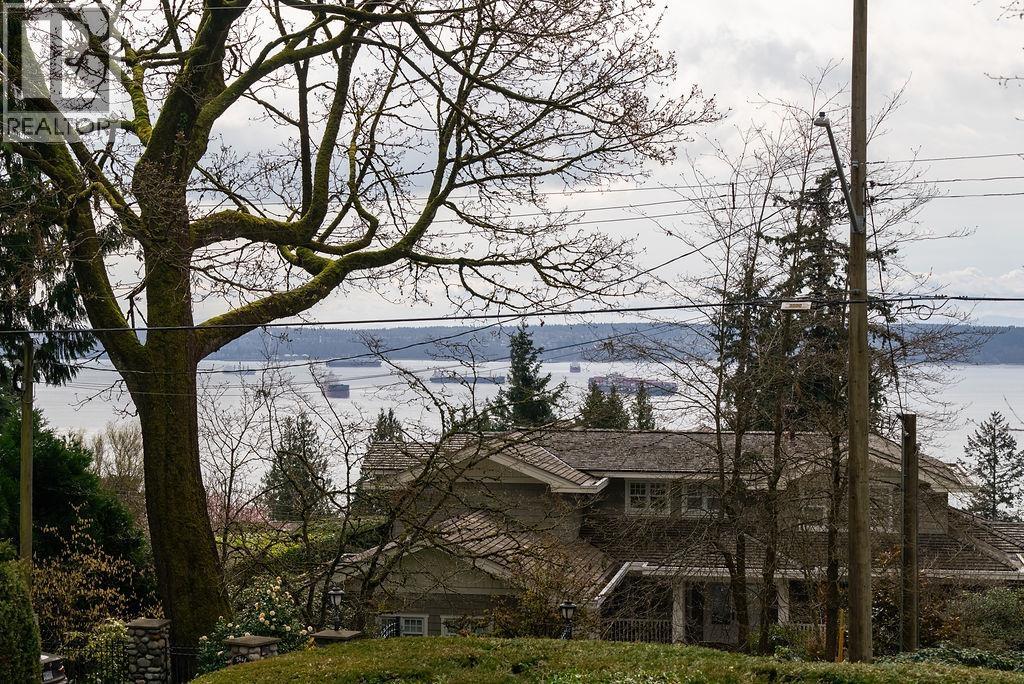 2635 ROSEBERY AVENUE, West Vancouver