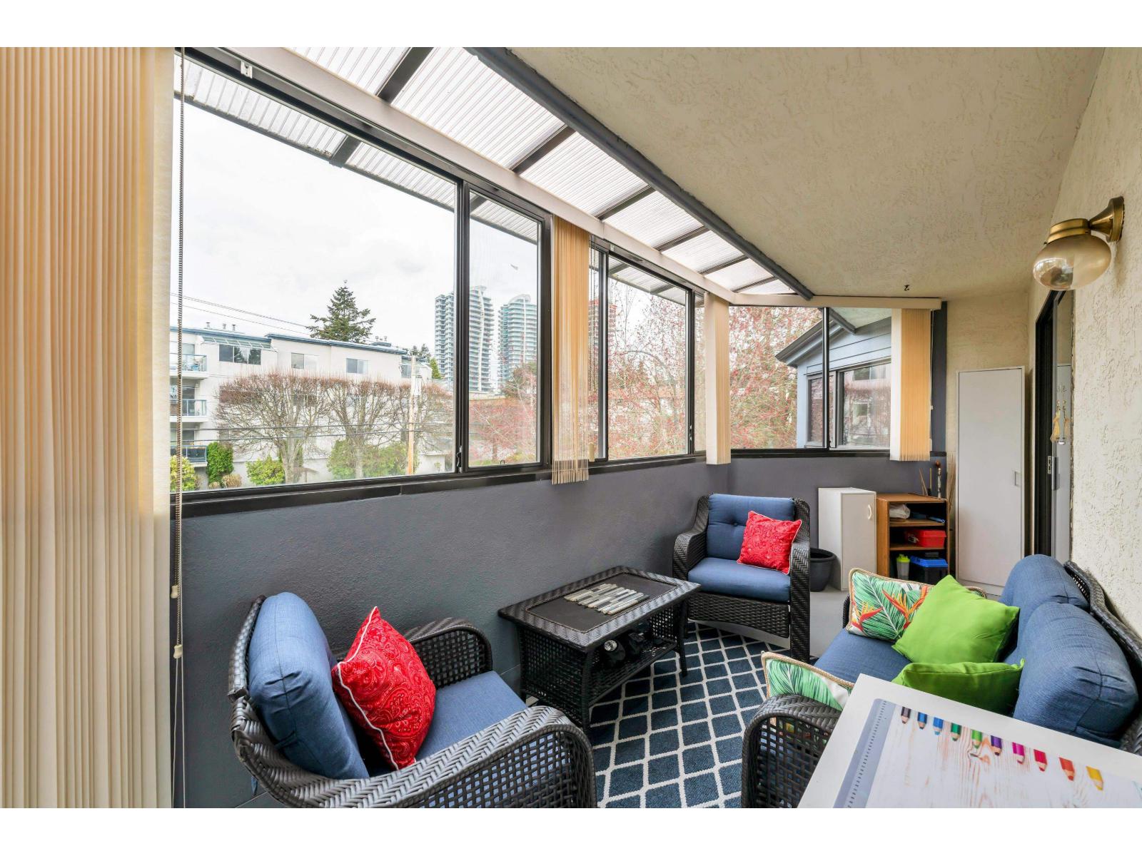 306 14950 THRIFT AVENUE, White Rock