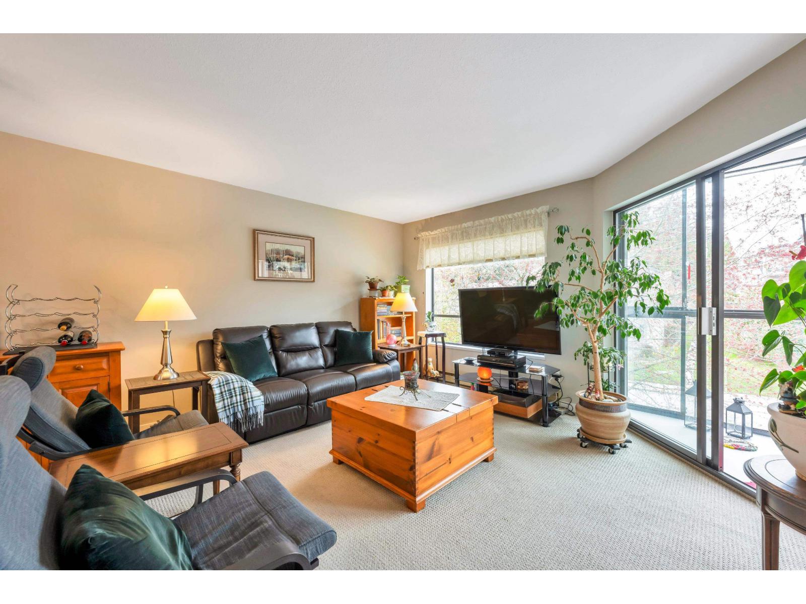 306 14950 THRIFT AVENUE, White Rock