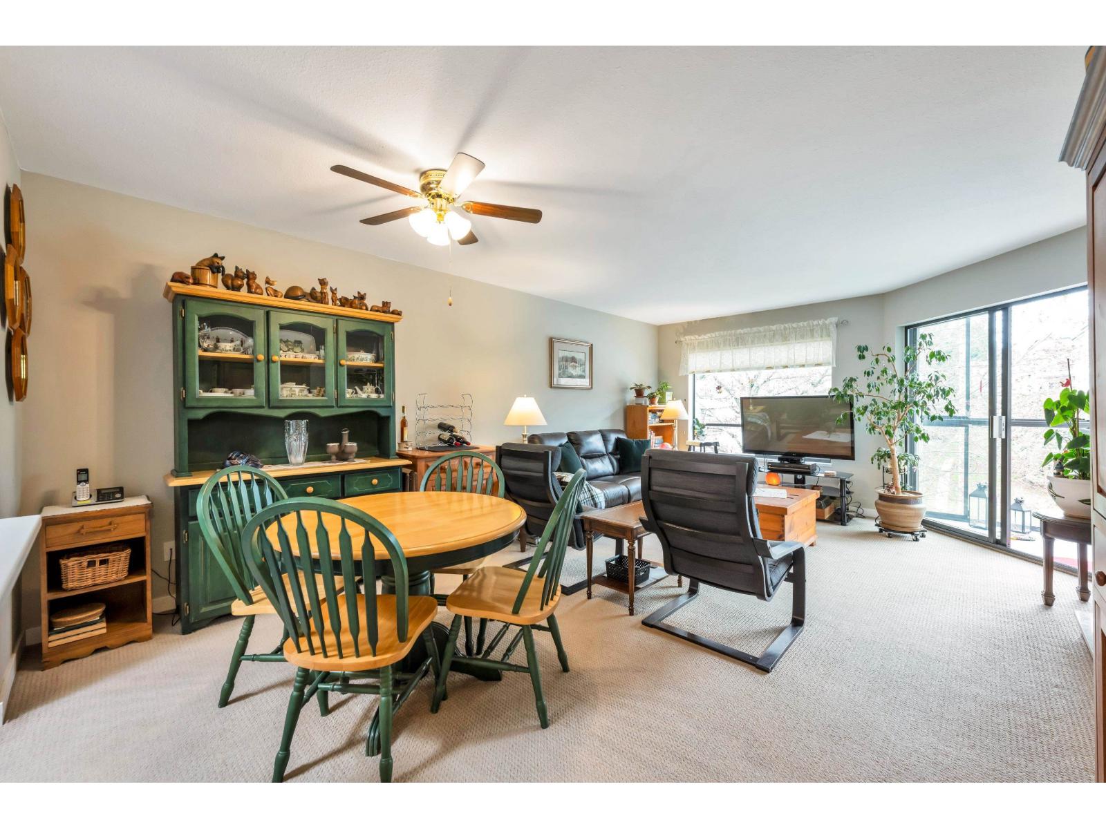 306 14950 THRIFT AVENUE, White Rock