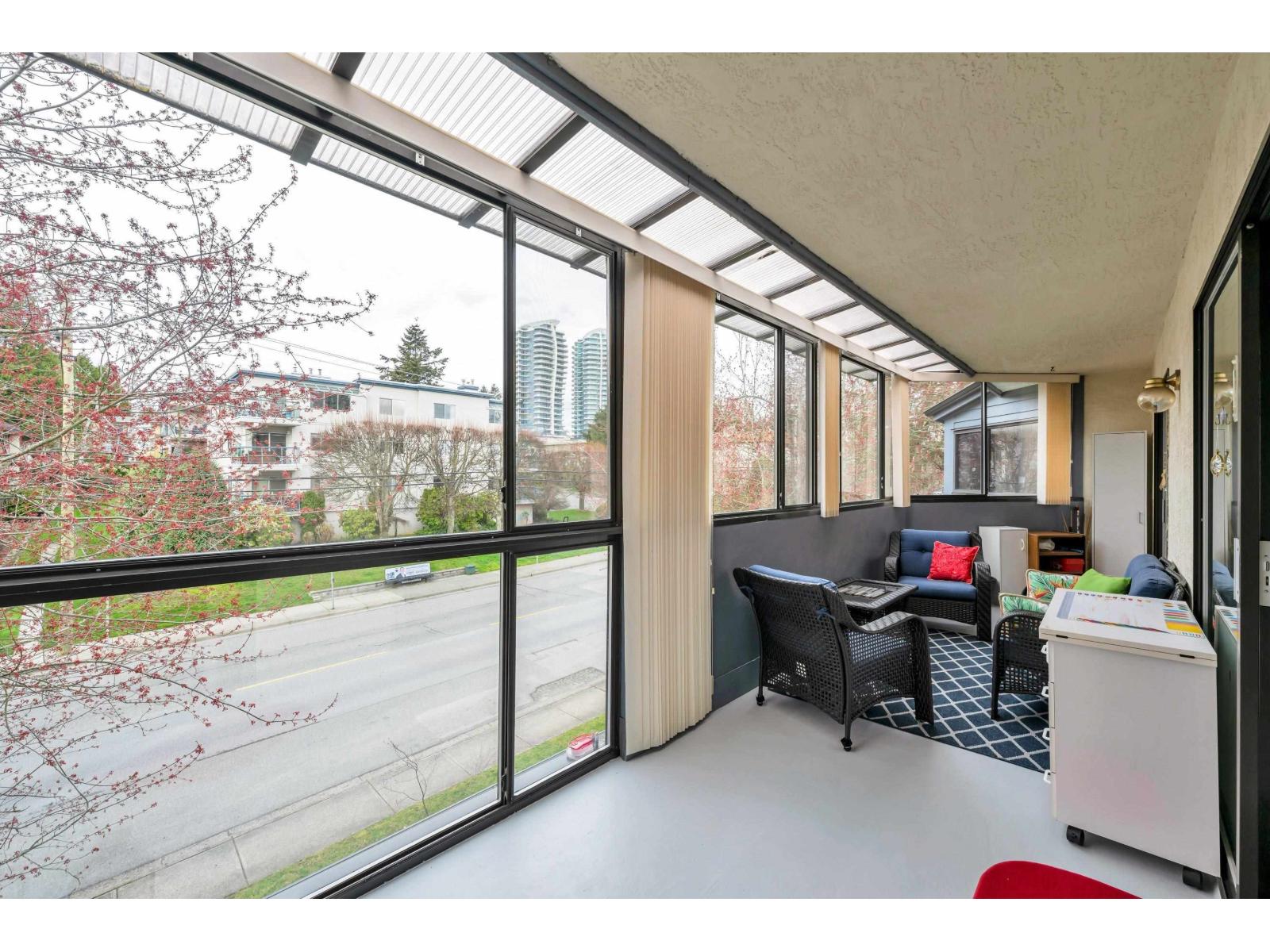 306 14950 THRIFT AVENUE, White Rock