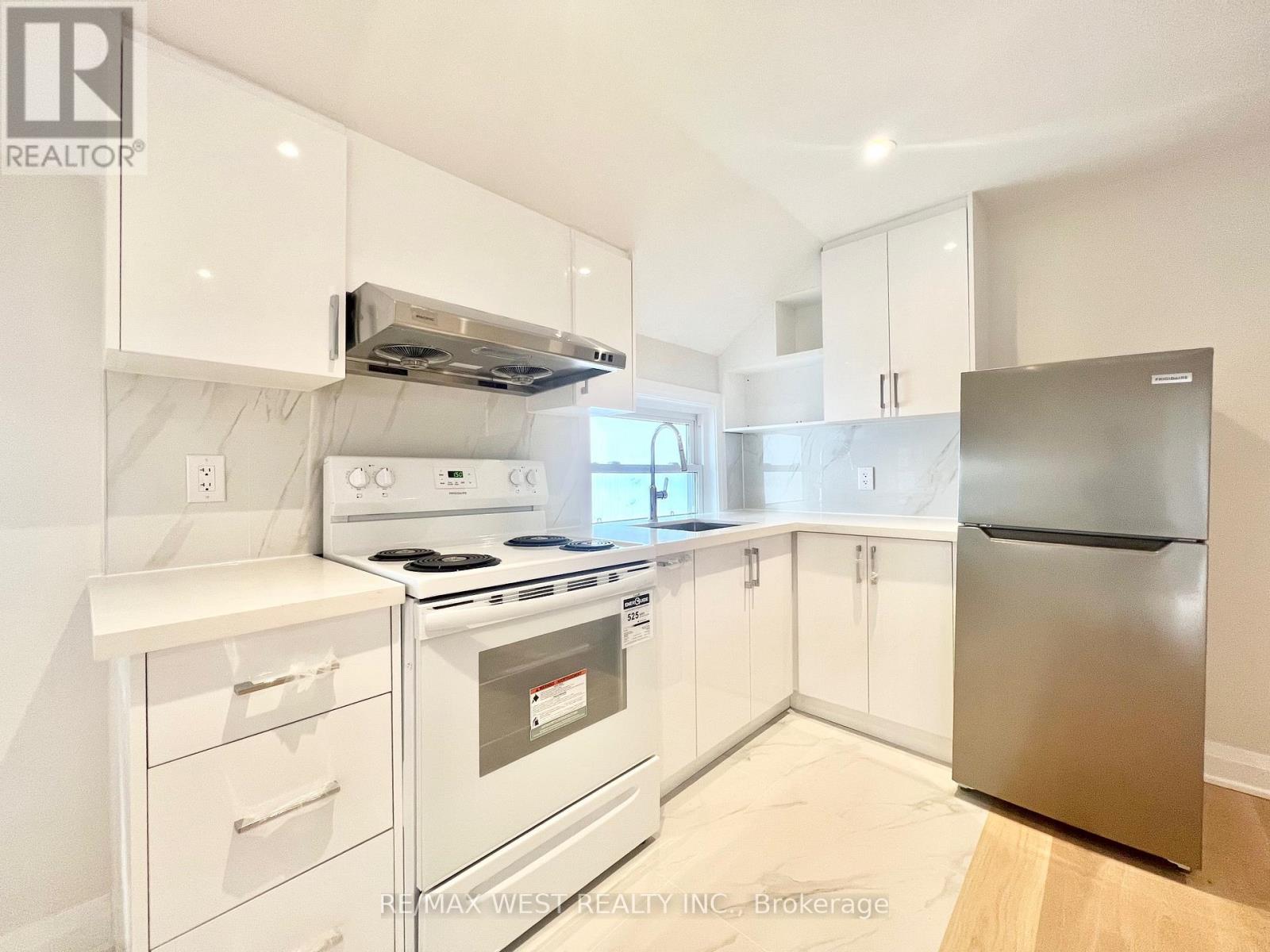 2ND FLR - 4 SUTHERLAND AVENUE - Photo 3 of 14, Toronto (Crescent Town), Ontario