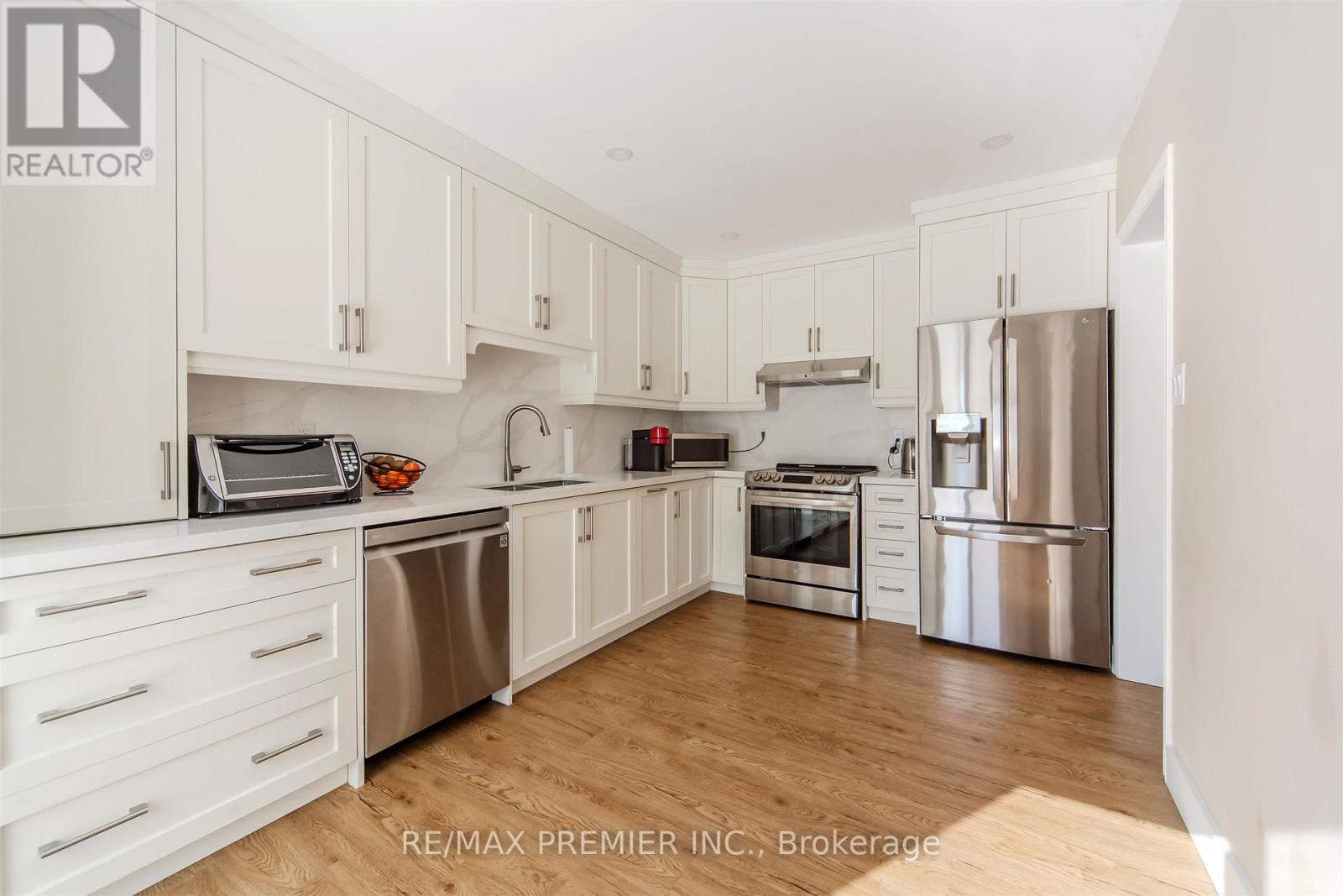 17 VILLANDRY CRESCENT - 10