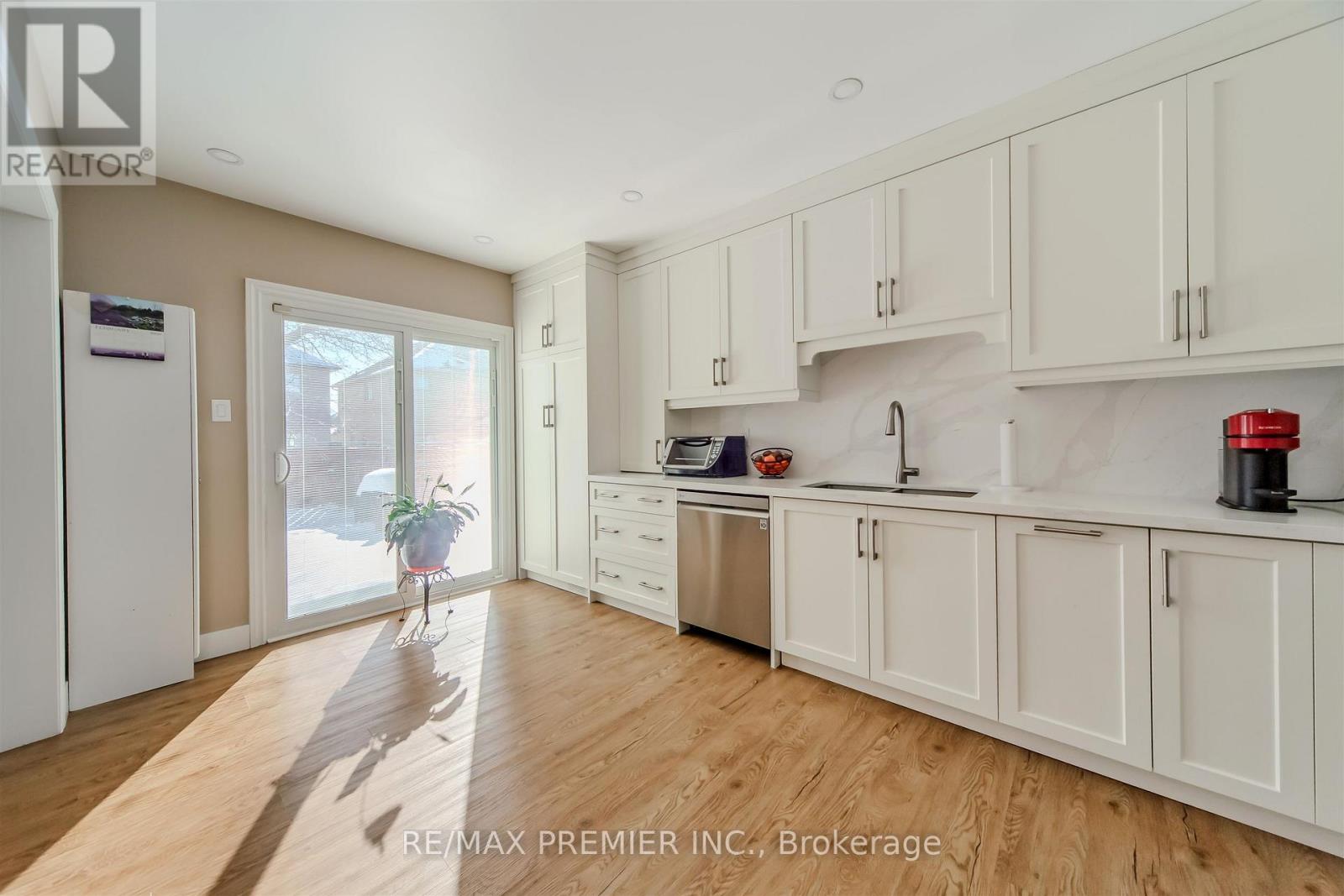 17 VILLANDRY CRESCENT - 12
