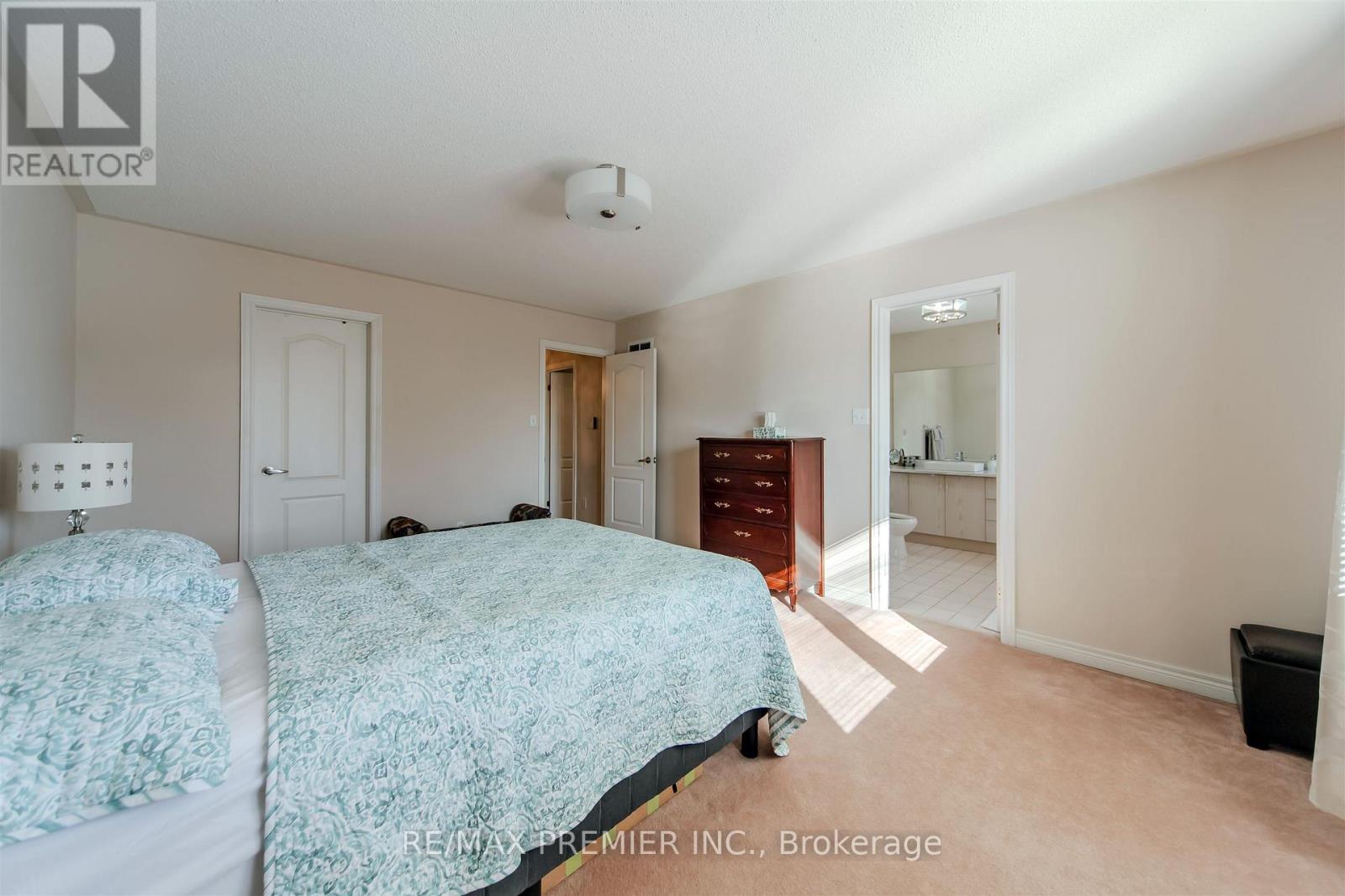 17 VILLANDRY CRESCENT - 17