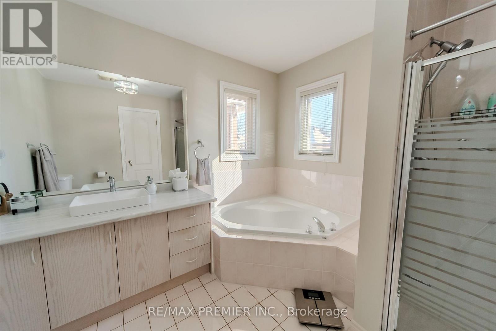 17 VILLANDRY CRESCENT - 19