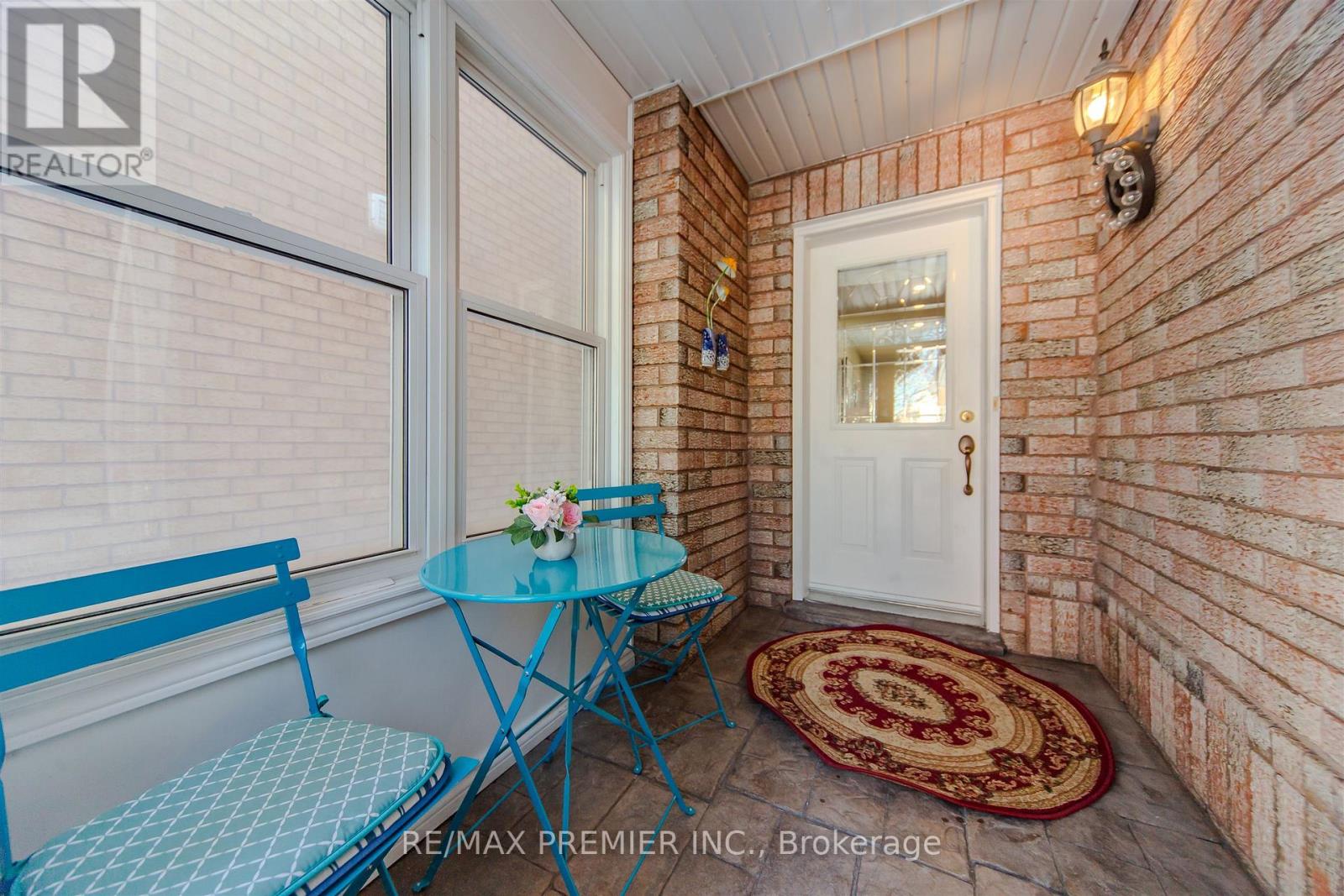 17 VILLANDRY CRESCENT - 2