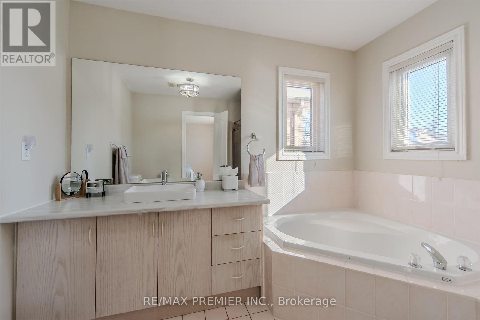 17 VILLANDRY CRESCENT - 20