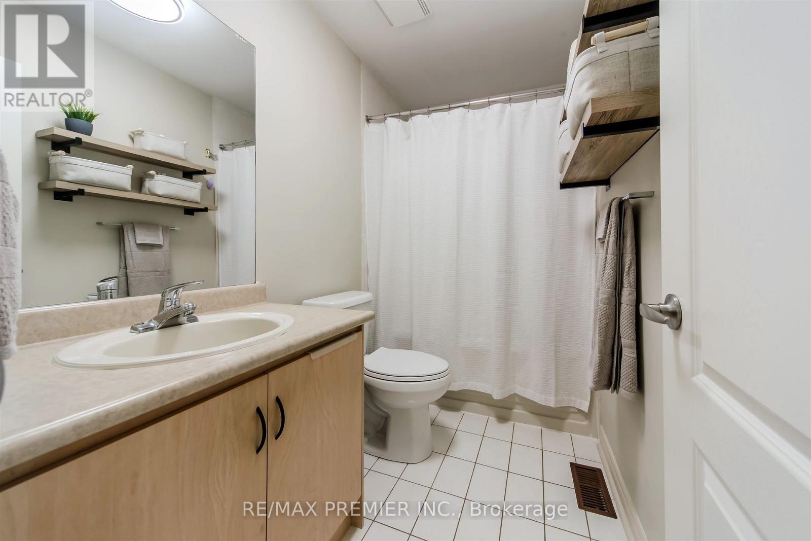 17 VILLANDRY CRESCENT - 25