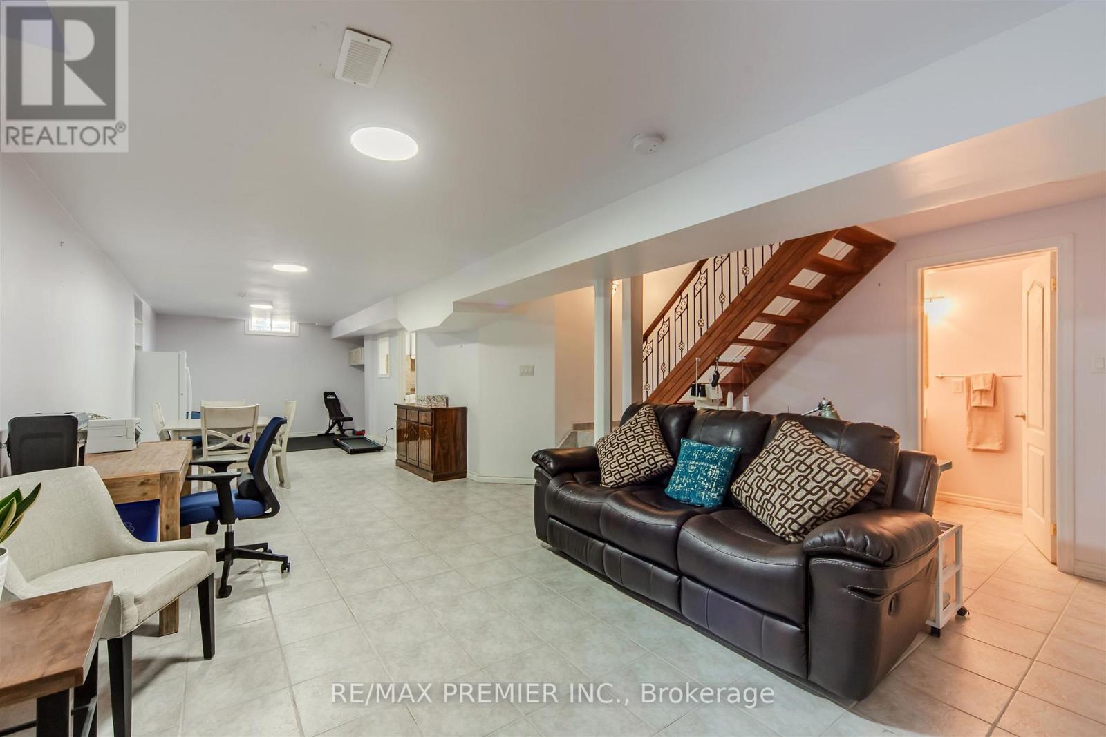 17 VILLANDRY CRESCENT - 26
