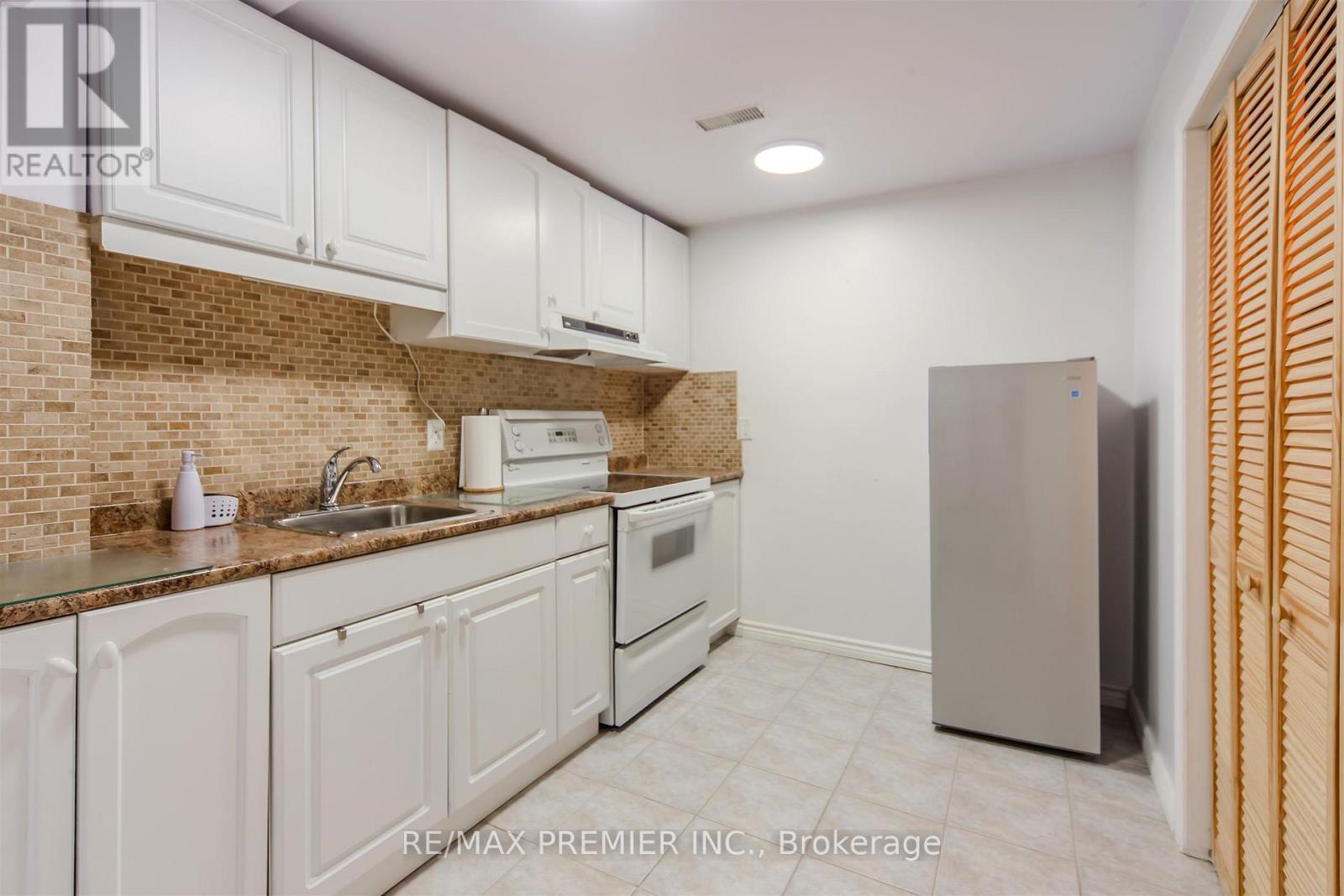 17 VILLANDRY CRESCENT - 28