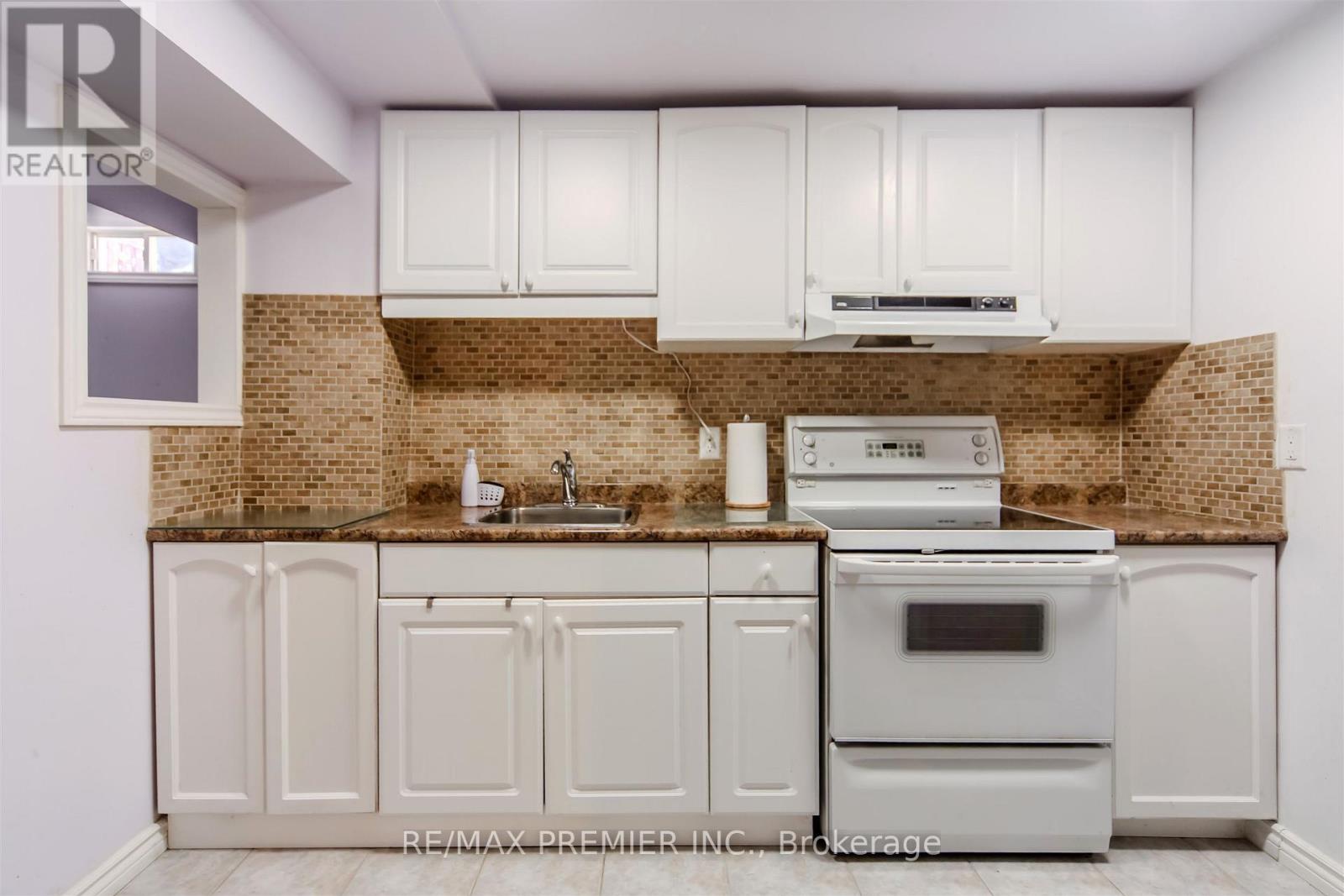 17 VILLANDRY CRESCENT - 29