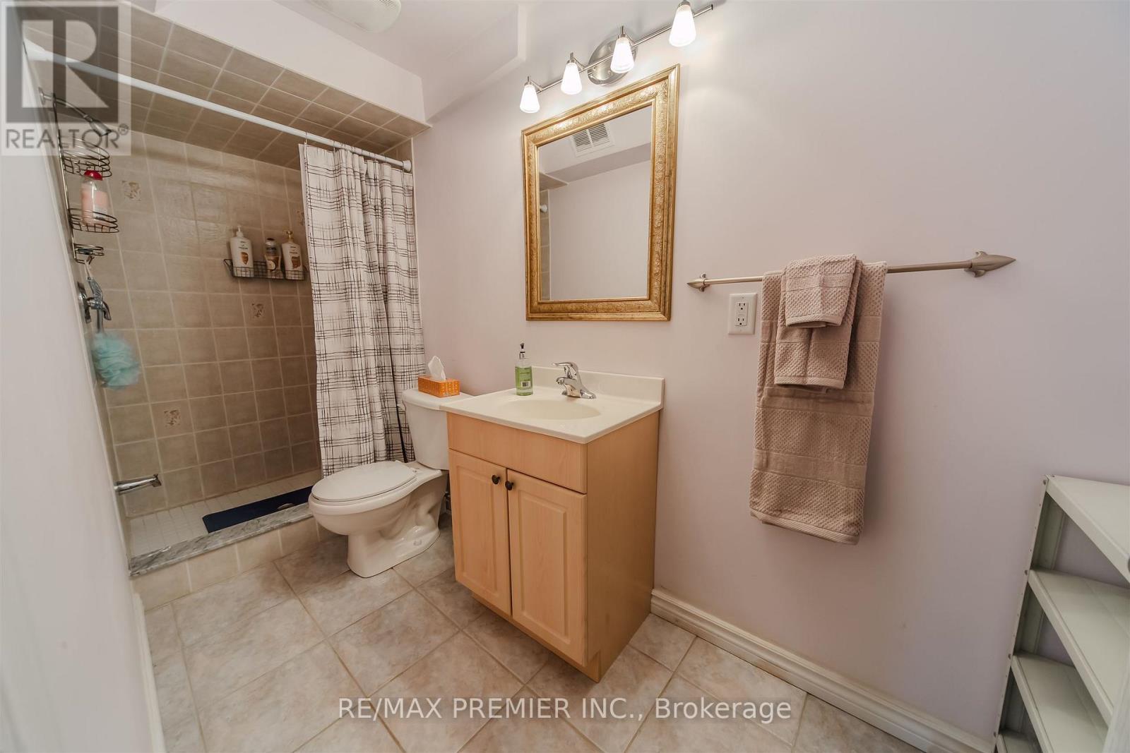 17 VILLANDRY CRESCENT - 31