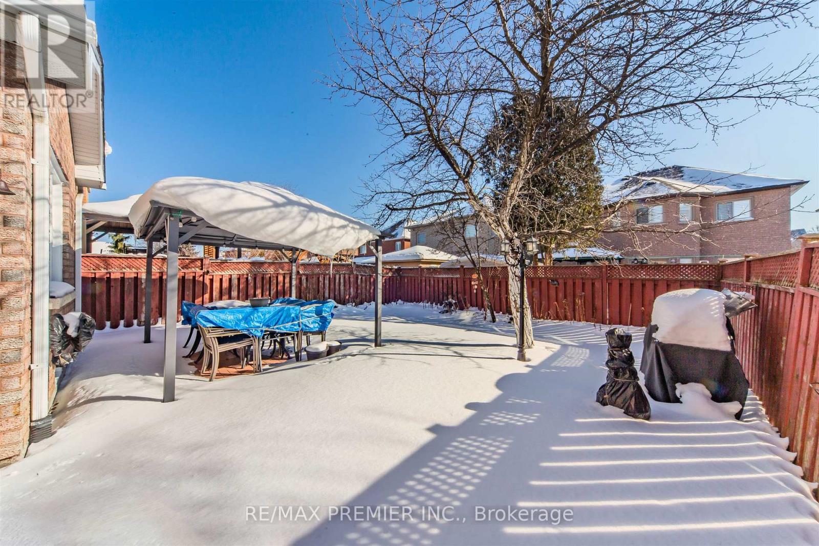 17 VILLANDRY CRESCENT - 32