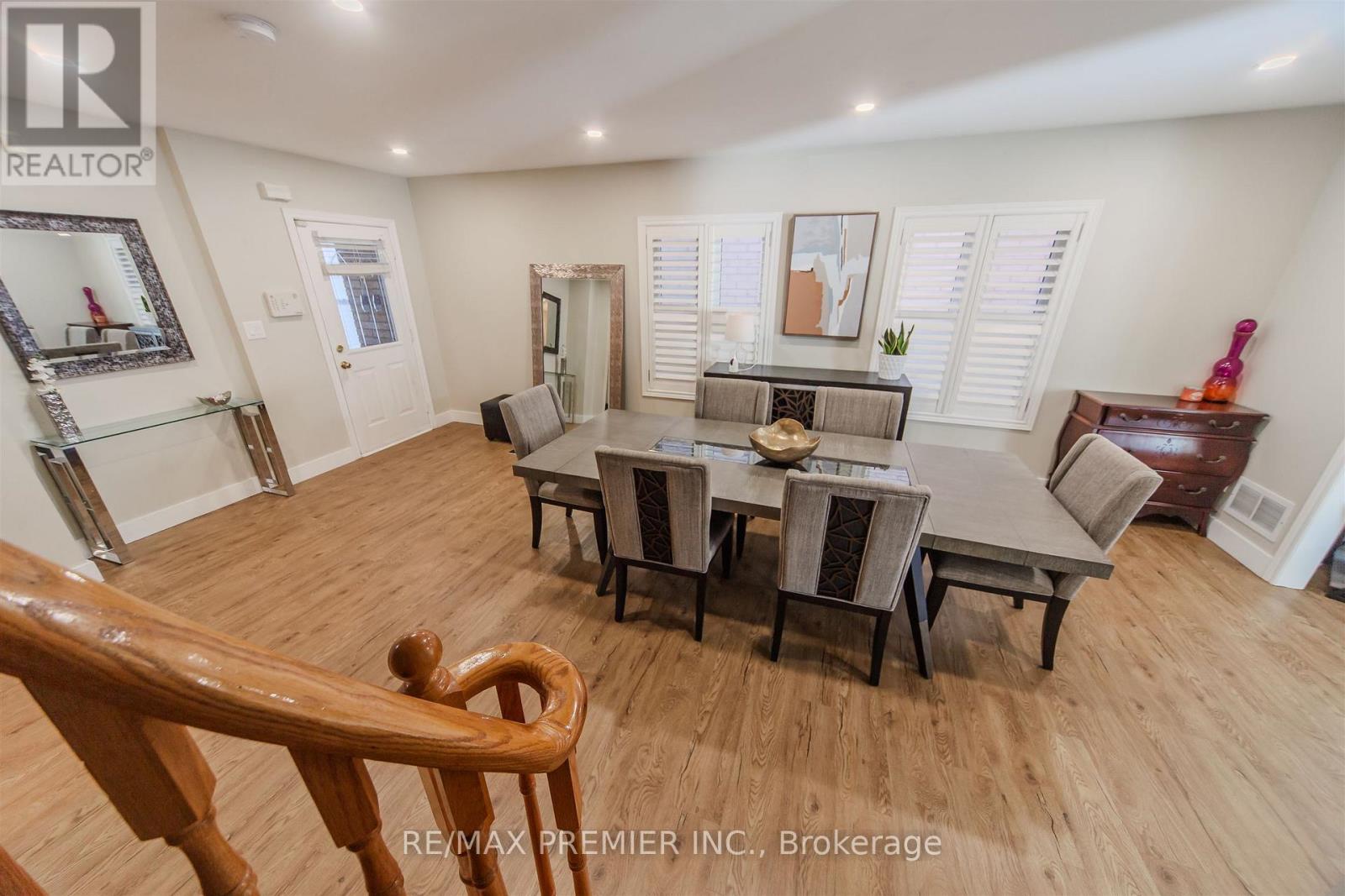 17 VILLANDRY CRESCENT - 5