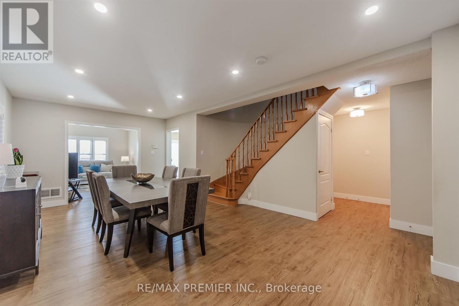 17 VILLANDRY CRESCENT - 6