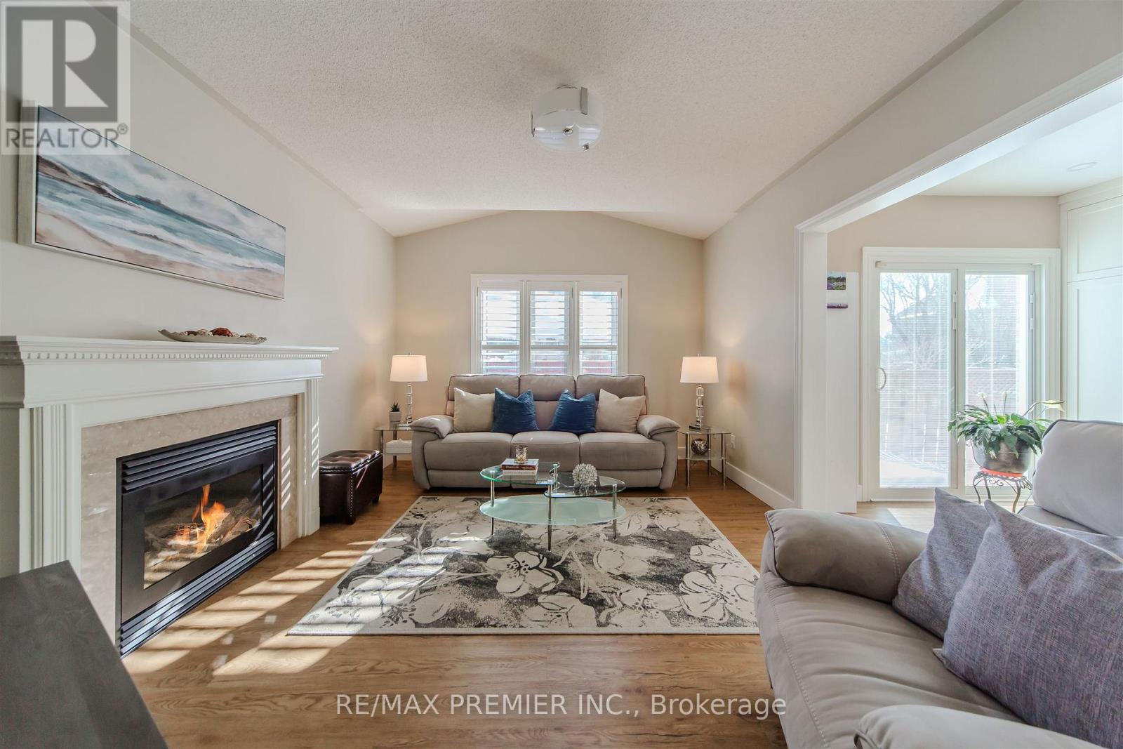 17 VILLANDRY CRESCENT - 7