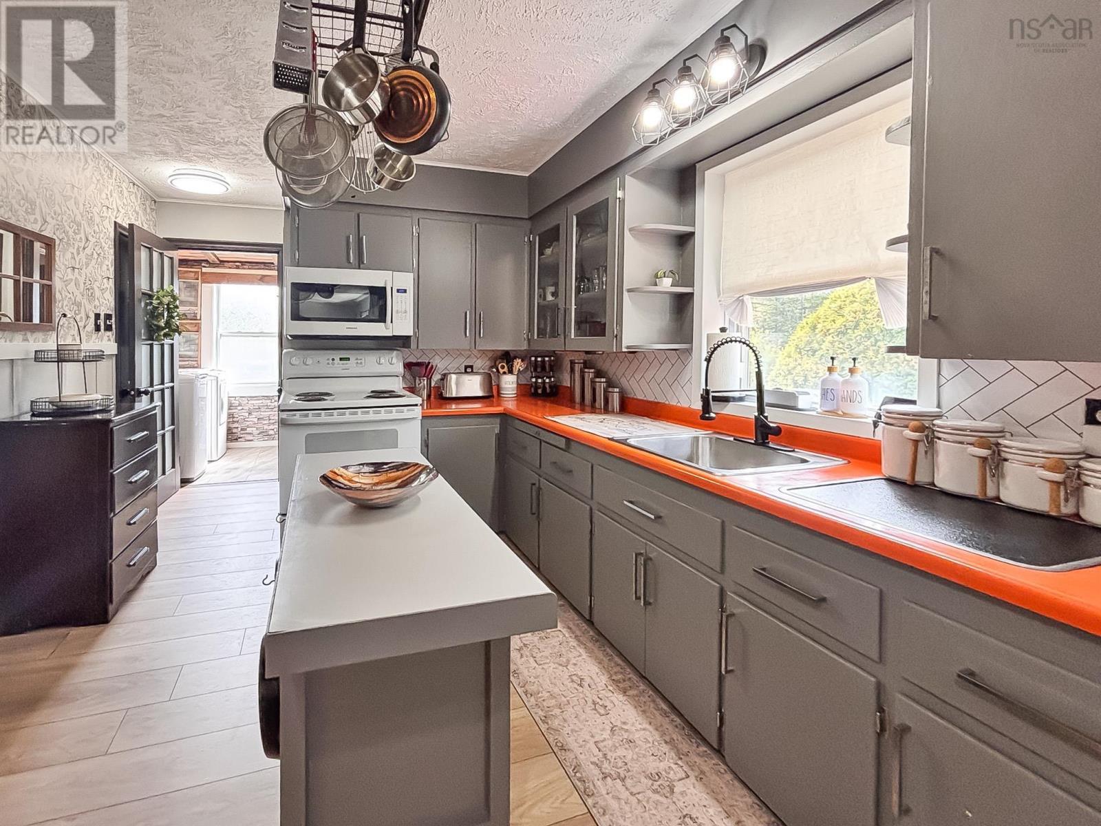 Property 22 of 27 of 4330 Northfield Road