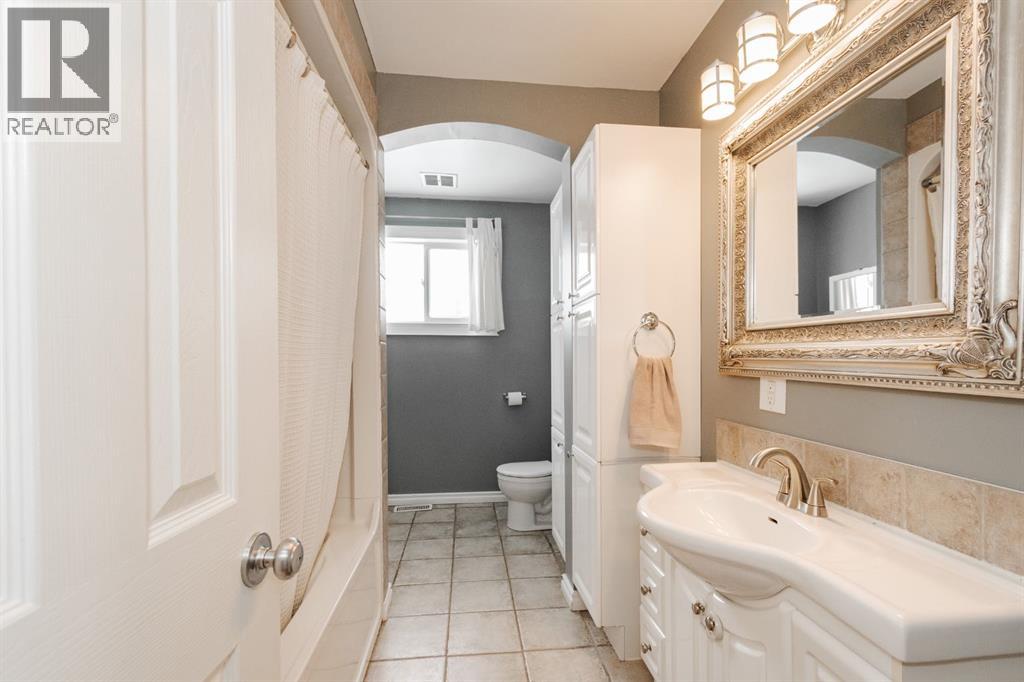 121 Hinge Road, Fort McMurray