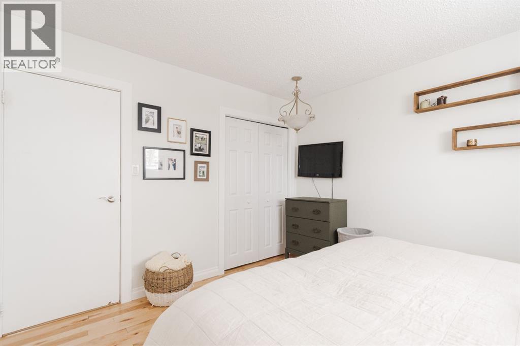 121 Hinge Road, Fort McMurray