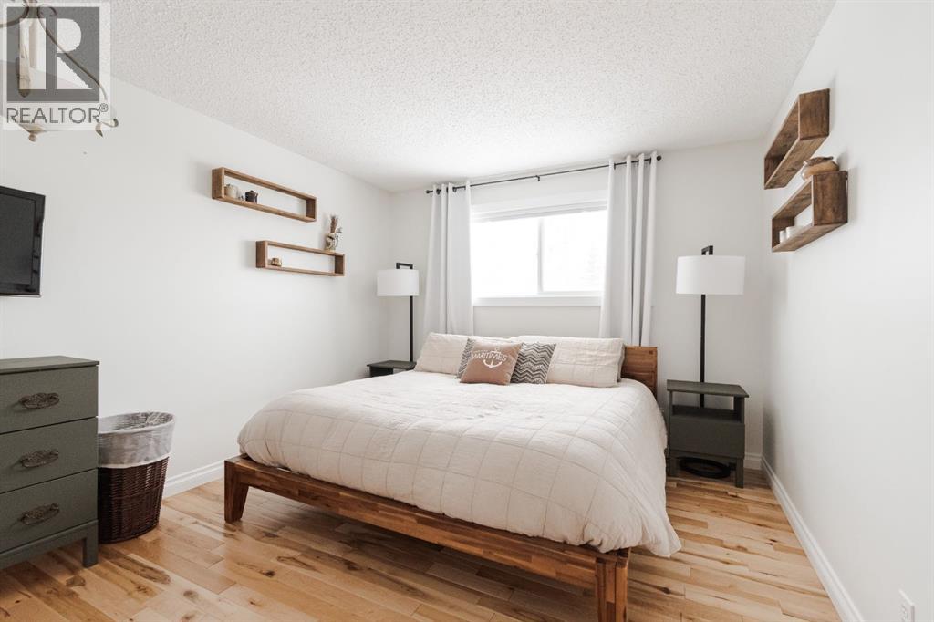 121 Hinge Road, Fort McMurray