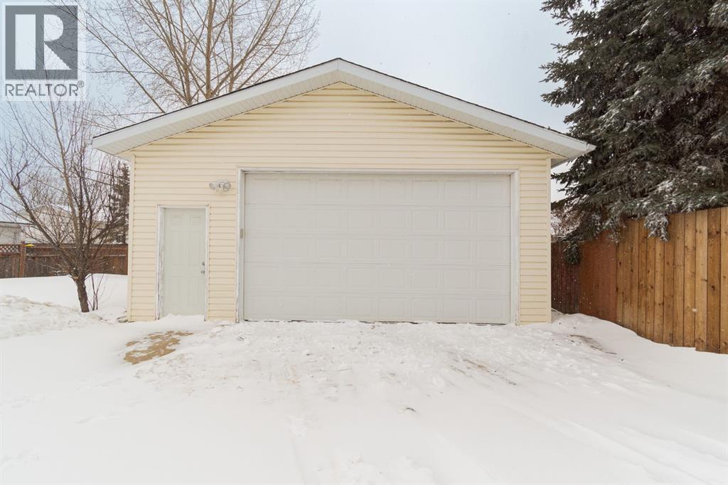 121 Hinge Road, Fort McMurray