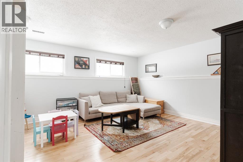 121 Hinge Road, Fort McMurray