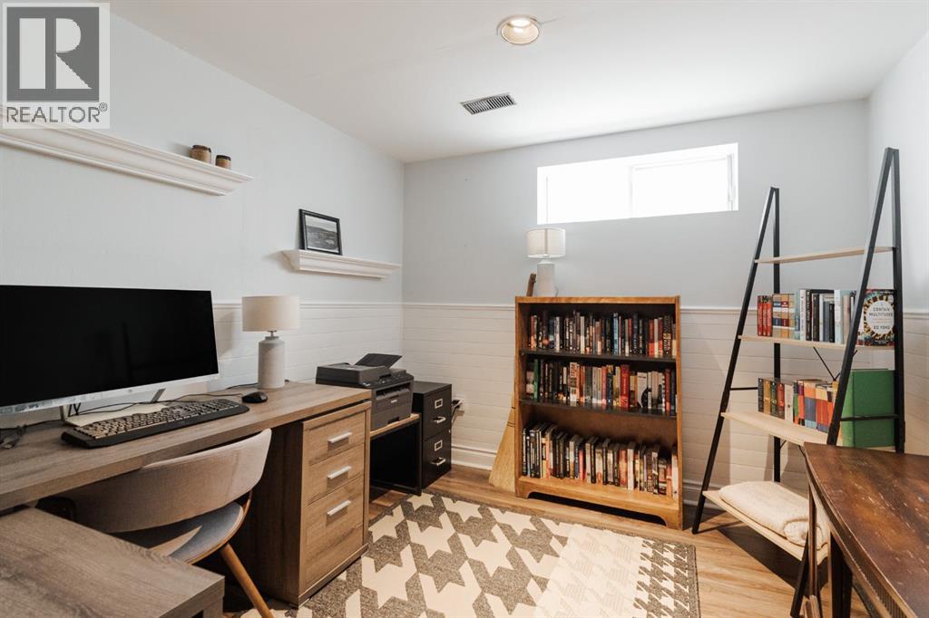 121 Hinge Road, Fort McMurray