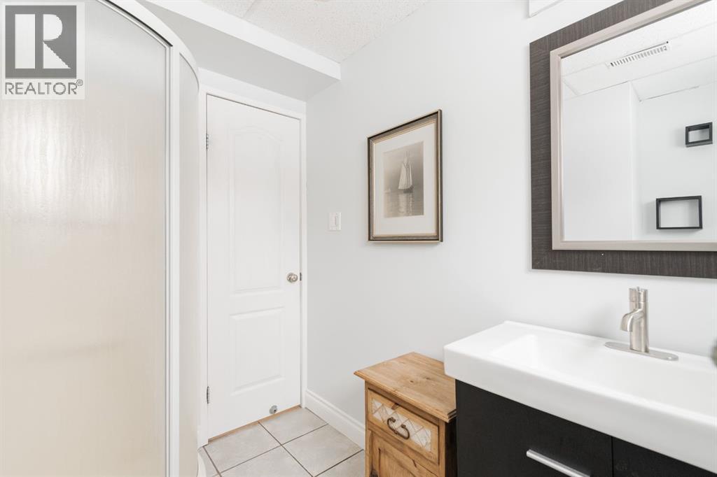 121 Hinge Road, Fort McMurray