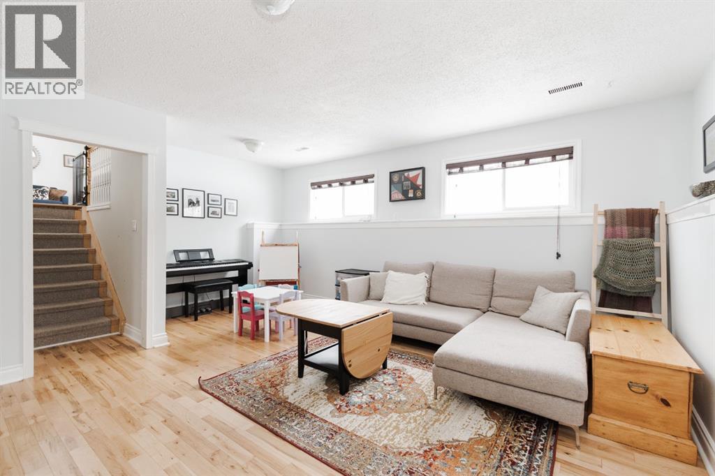 121 Hinge Road, Fort McMurray