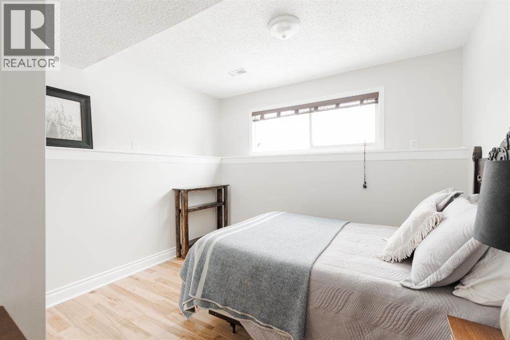 121 Hinge Road, Fort McMurray