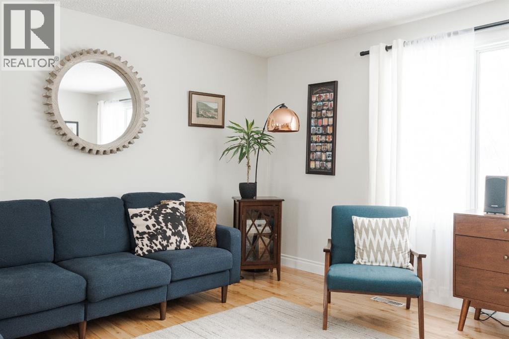 121 Hinge Road, Fort McMurray