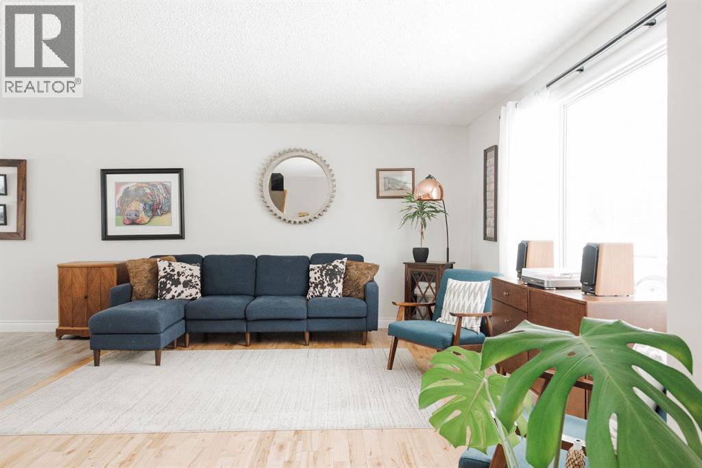 121 Hinge Road, Fort McMurray